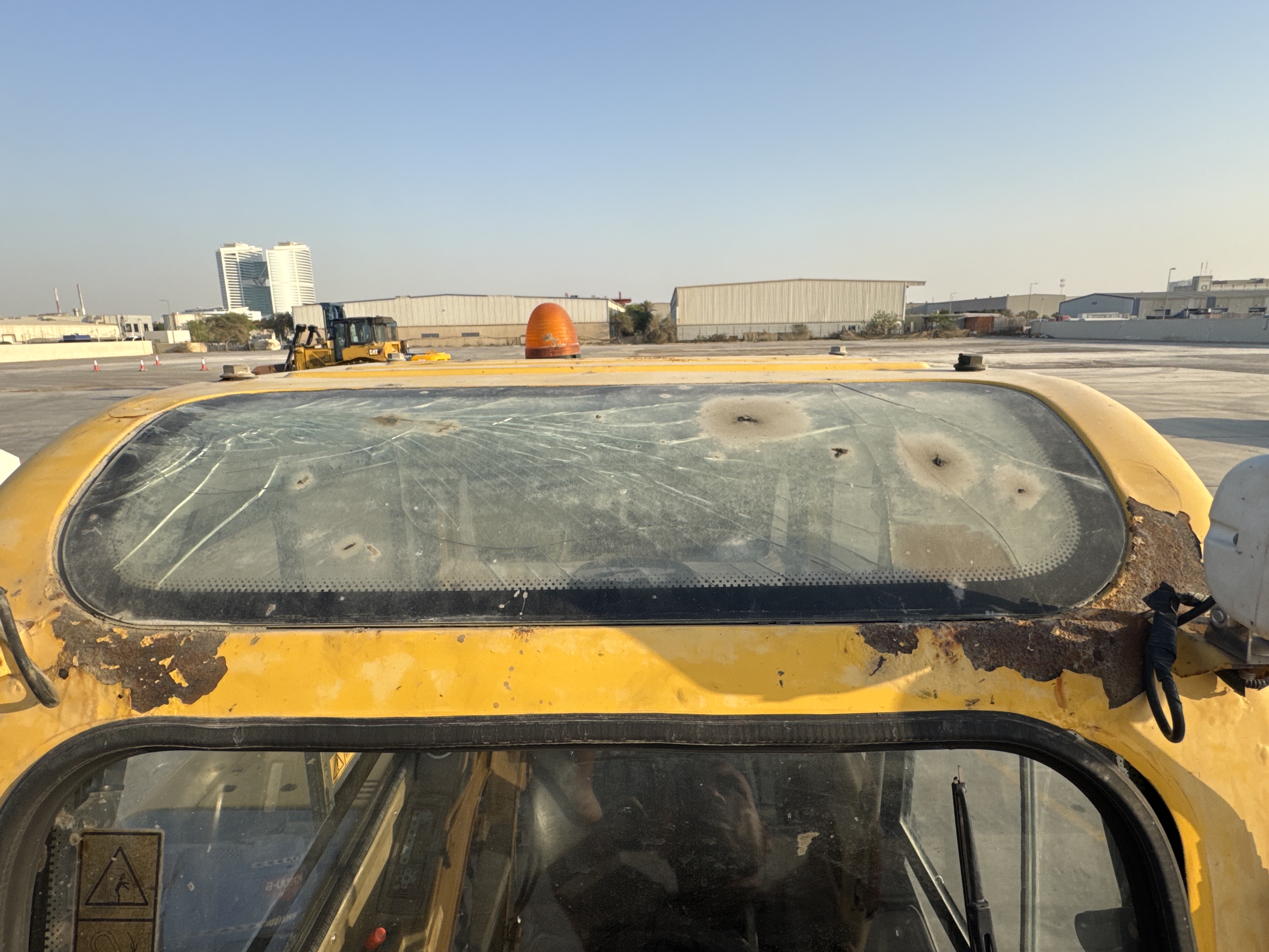 MNX-006-Yuchai-YC55-8-Mini-excavators-inspection-Safety-Glass-2
