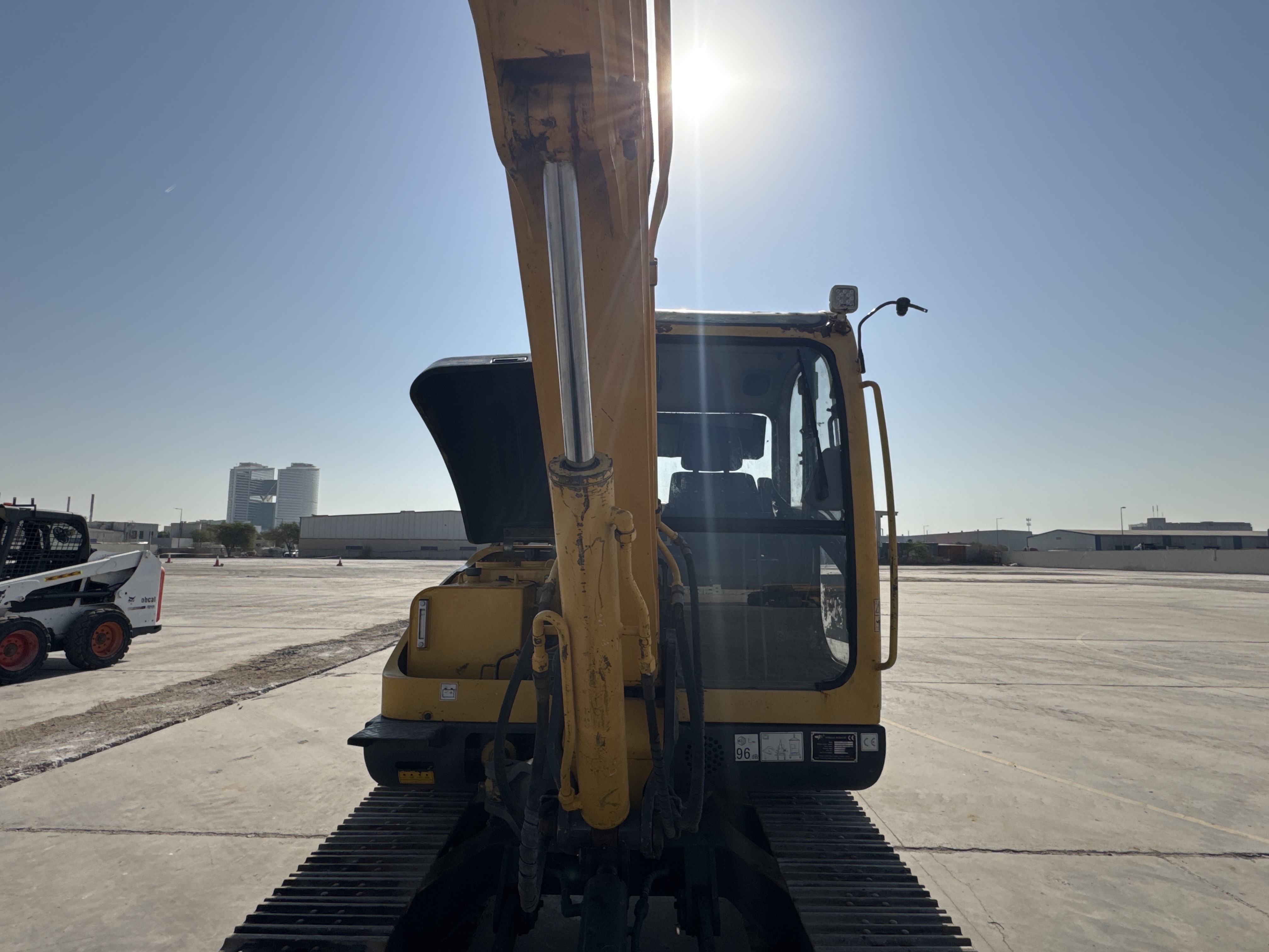 MNX-006-Yuchai-YC55-8-Mini-excavators-inspection-Hydraulics-Boom-lift-cylinder-2