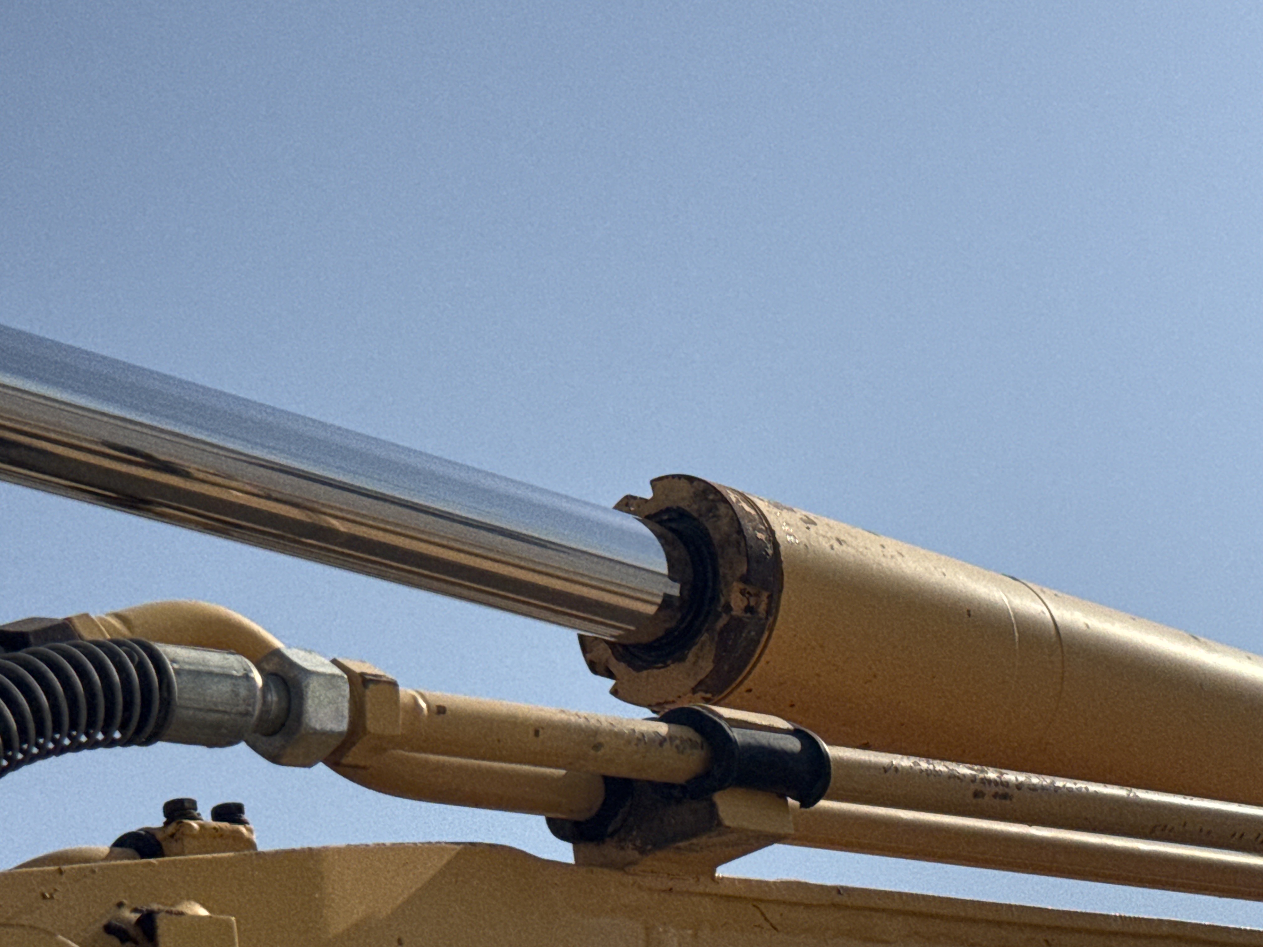 MNX-006-Yuchai-YC55-8-Mini-excavators-inspection-Hydraulics-Stick-cylinder-2
