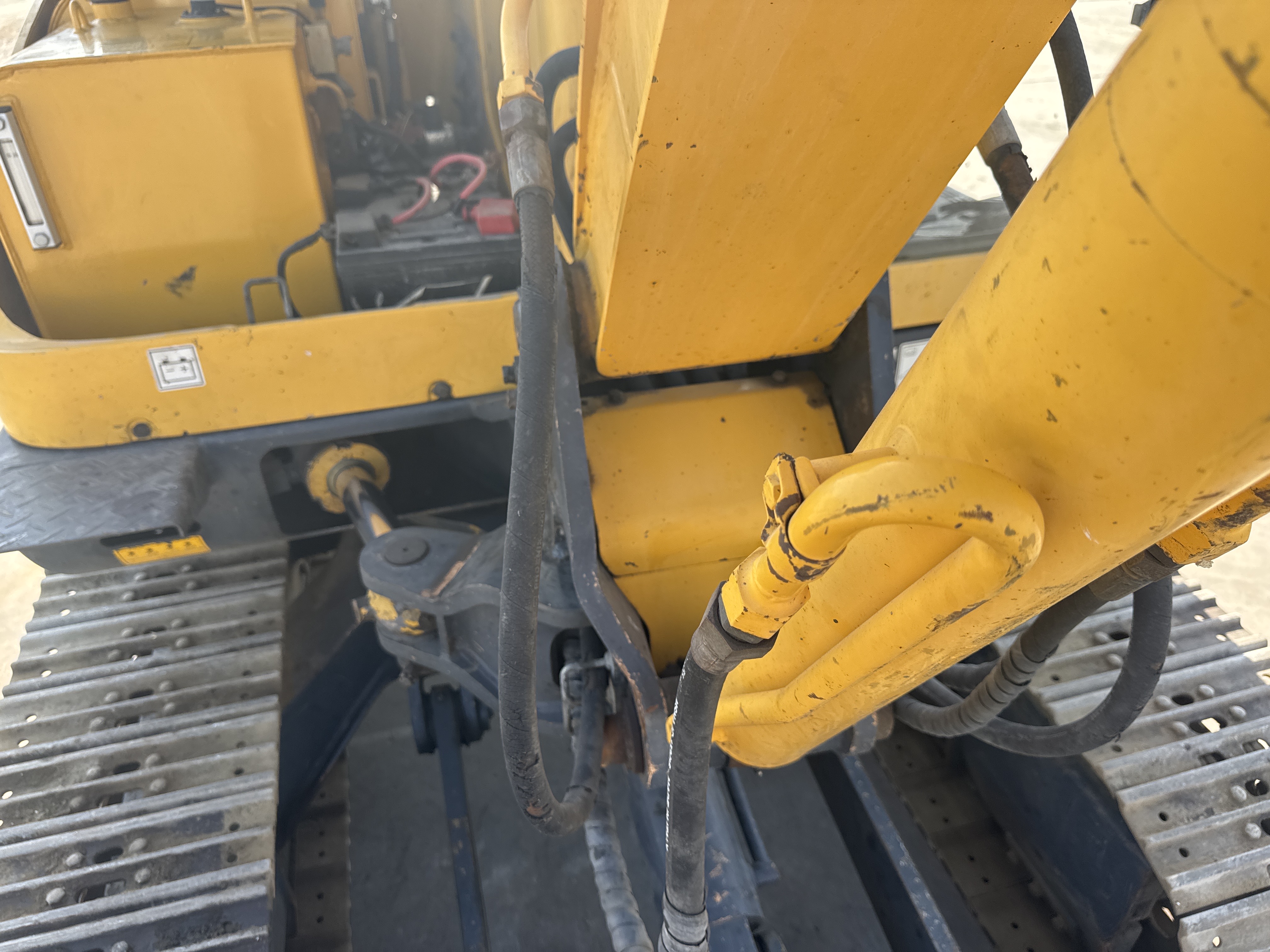 MNX-006-Yuchai-YC55-8-Mini-excavators-inspection-Hydraulics-Hydraulic-hoses-and-lines-2