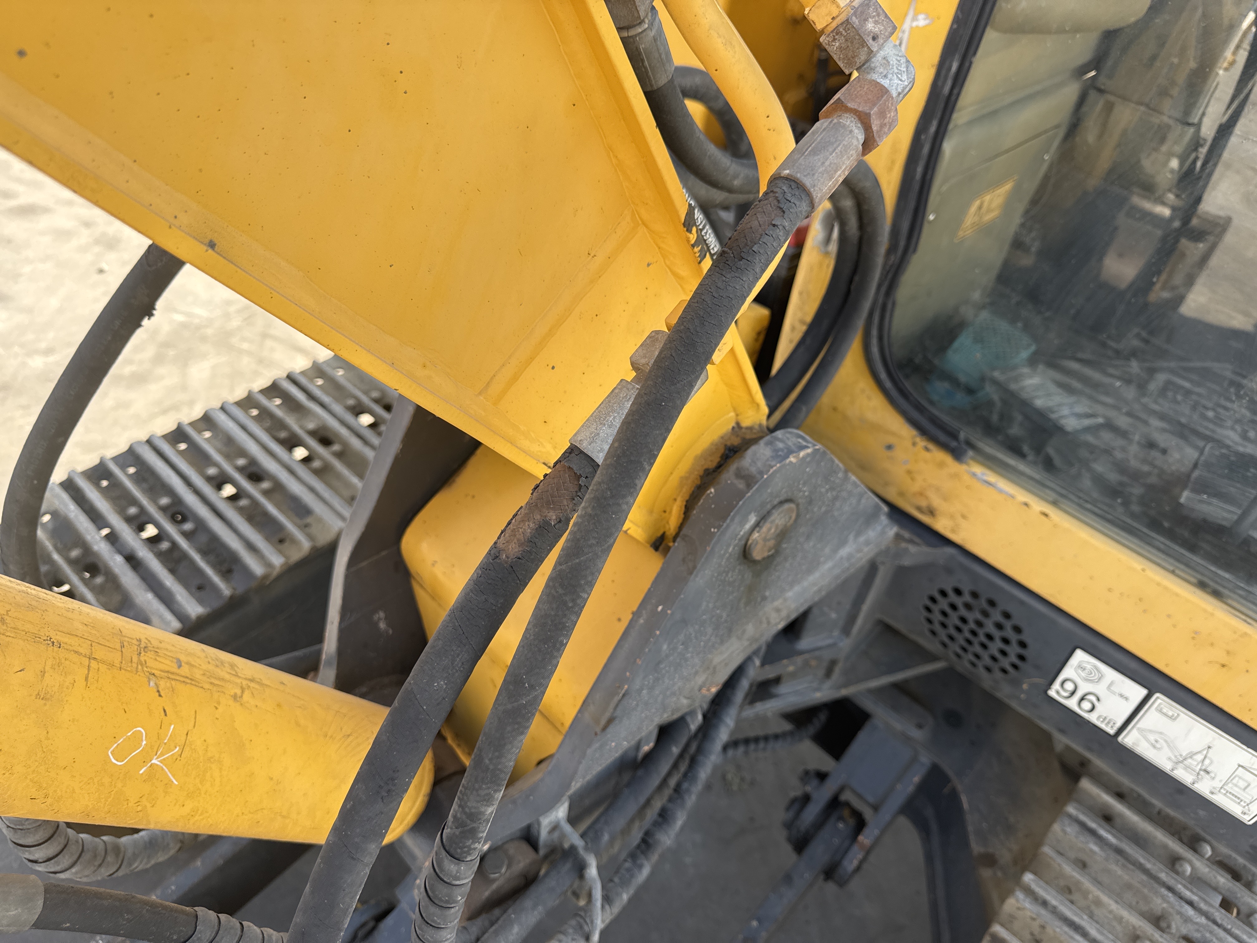 MNX-006-Yuchai-YC55-8-Mini-excavators-inspection-Hydraulics-Hydraulic-hoses-and-lines-2