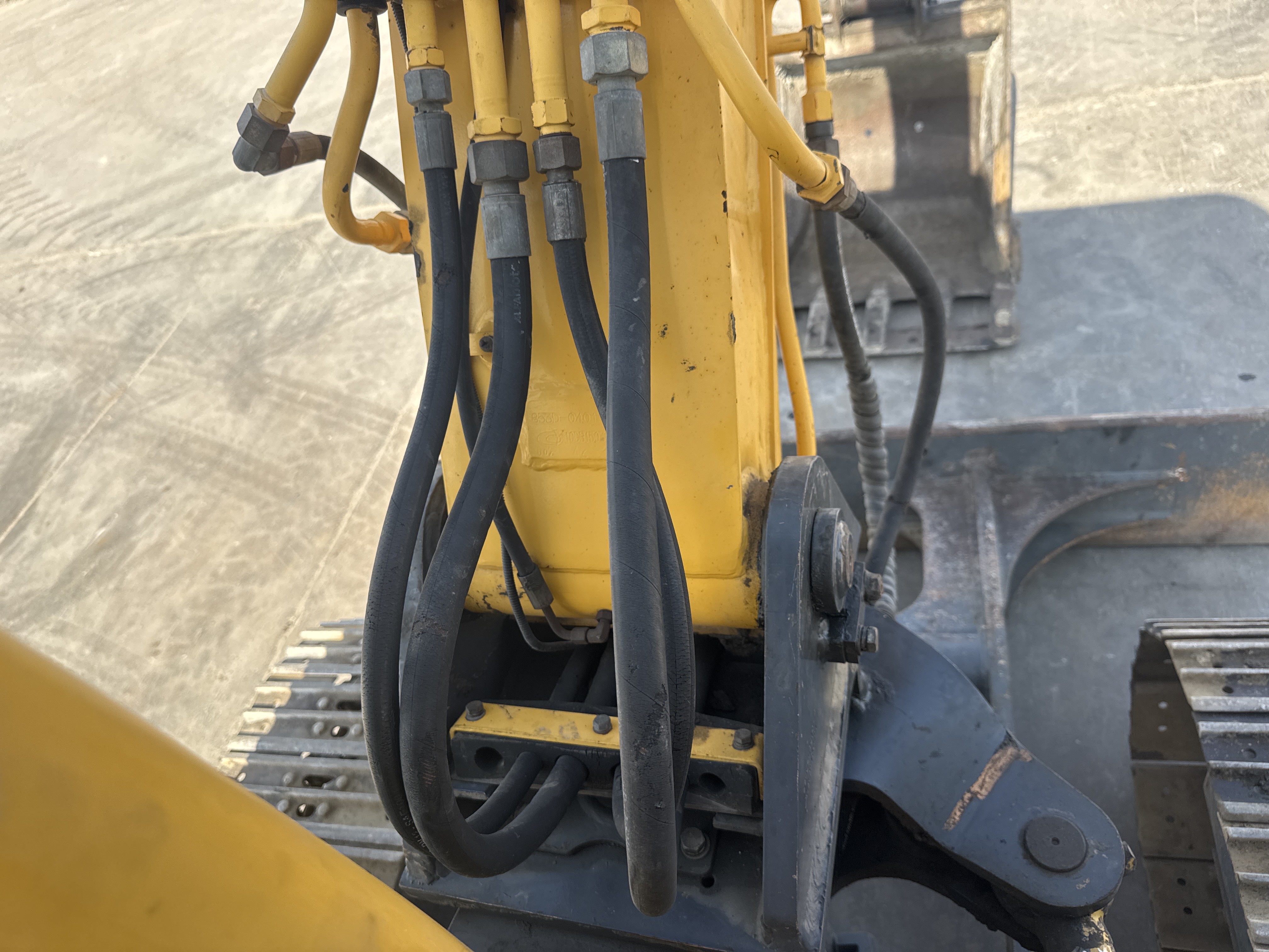 MNX-006-Yuchai-YC55-8-Mini-excavators-inspection-Hydraulics-Hydraulic-hoses-and-lines-2