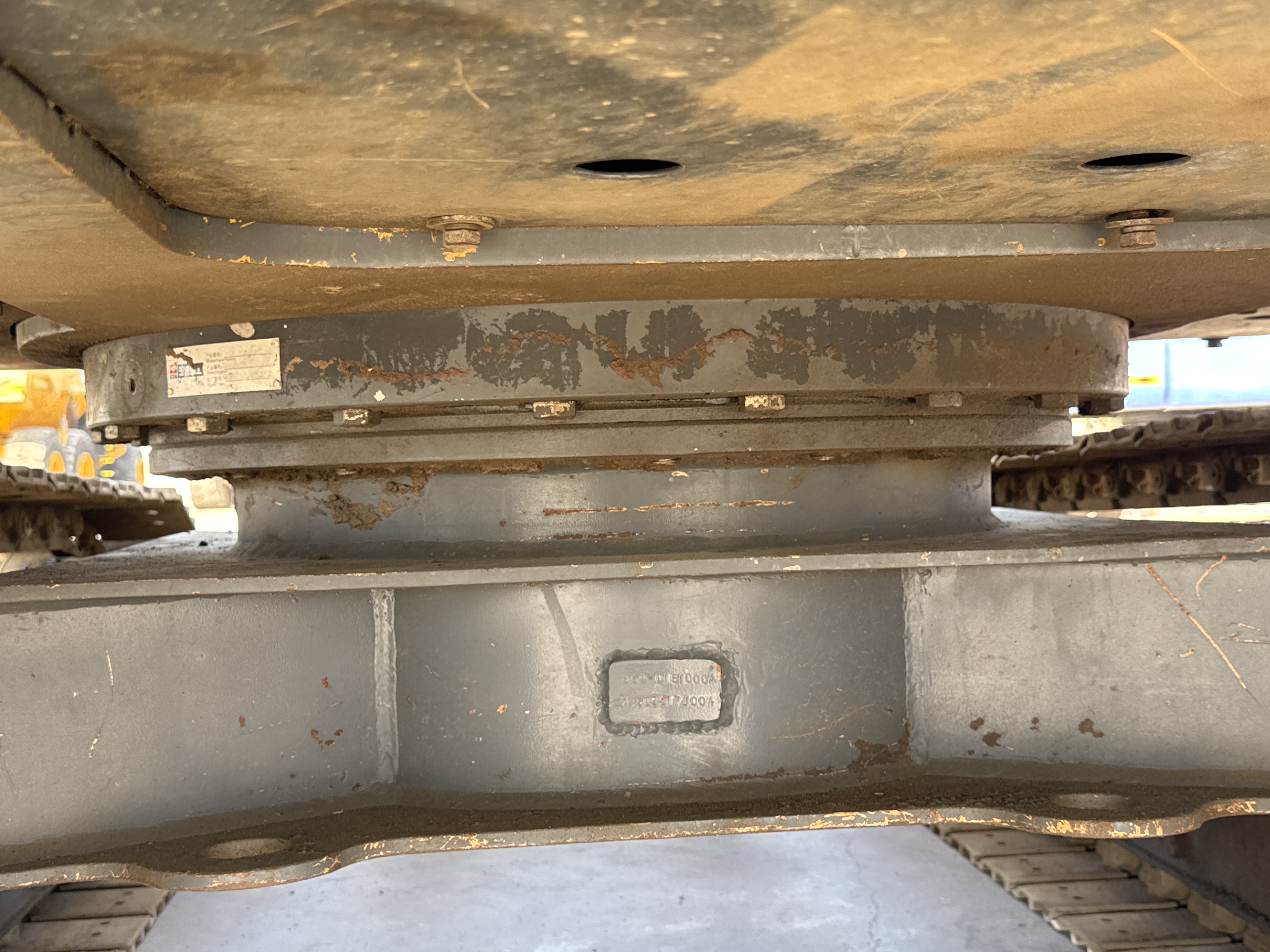 MNX-006-Yuchai-YC55-8-Mini-excavators-inspection-Hydraulics-Turntable/slewing-assembly-2