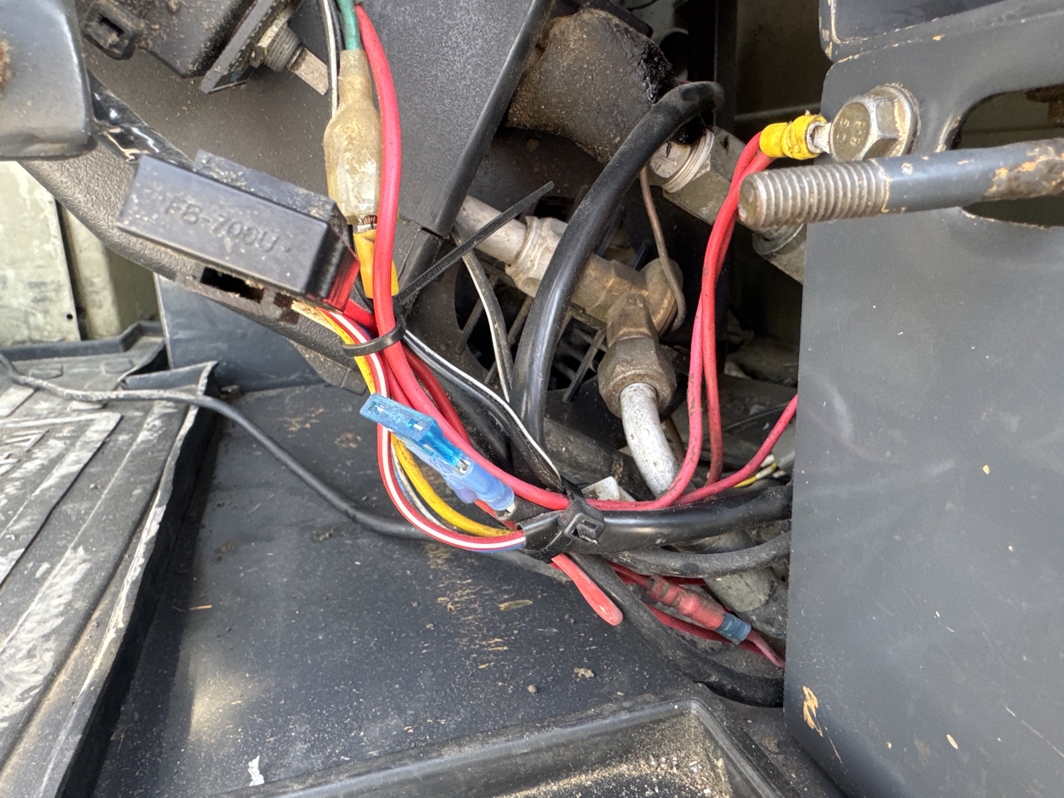 MNX-006-Yuchai-YC55-8-Mini-excavators-inspection-Electronics-Main-harness-2