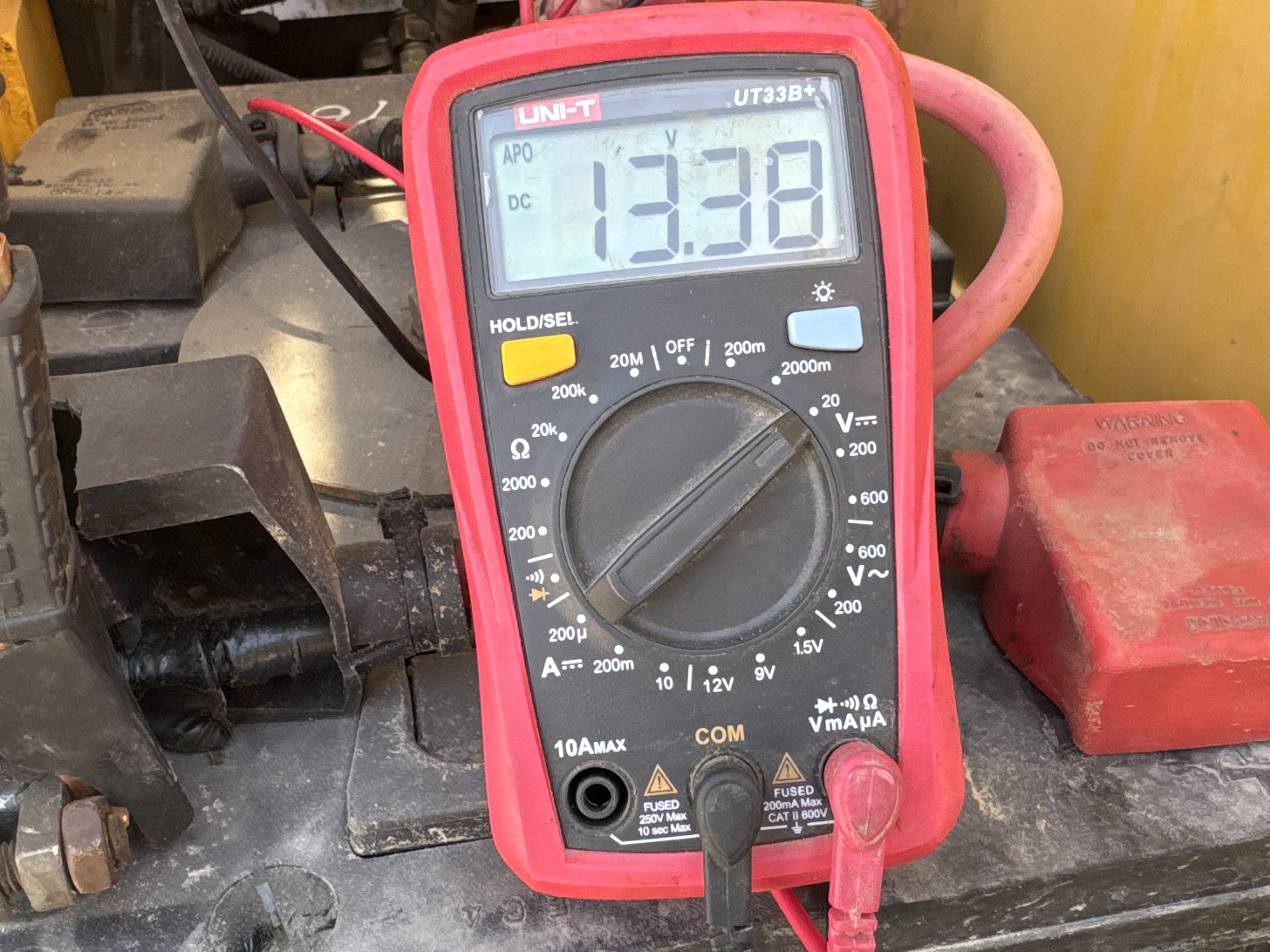 MNX-006-Yuchai-YC55-8-Mini-excavators-inspection-Electronics-Battery-2