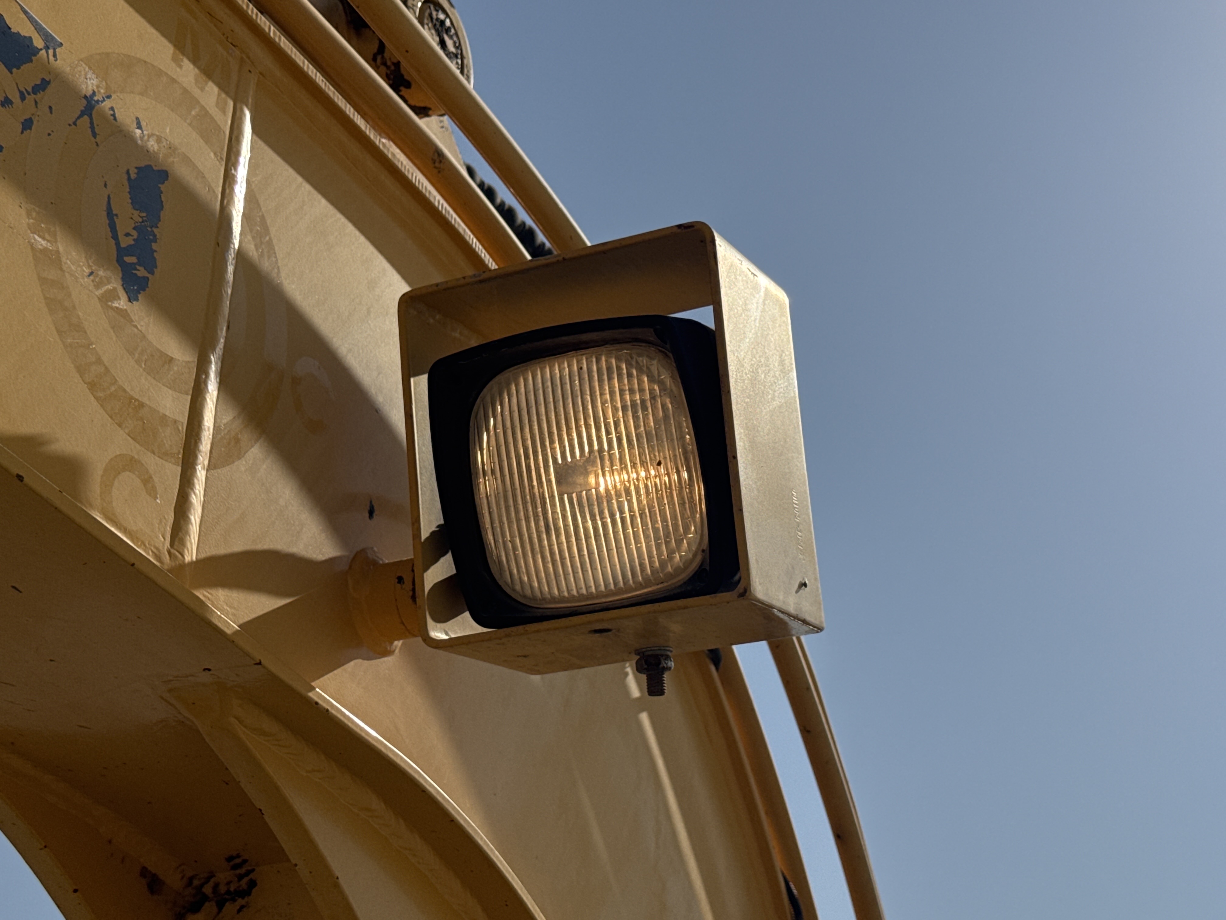 MNX-006-Yuchai-YC55-8-Mini-excavators-inspection-Electronics-Lights-and-signals-2