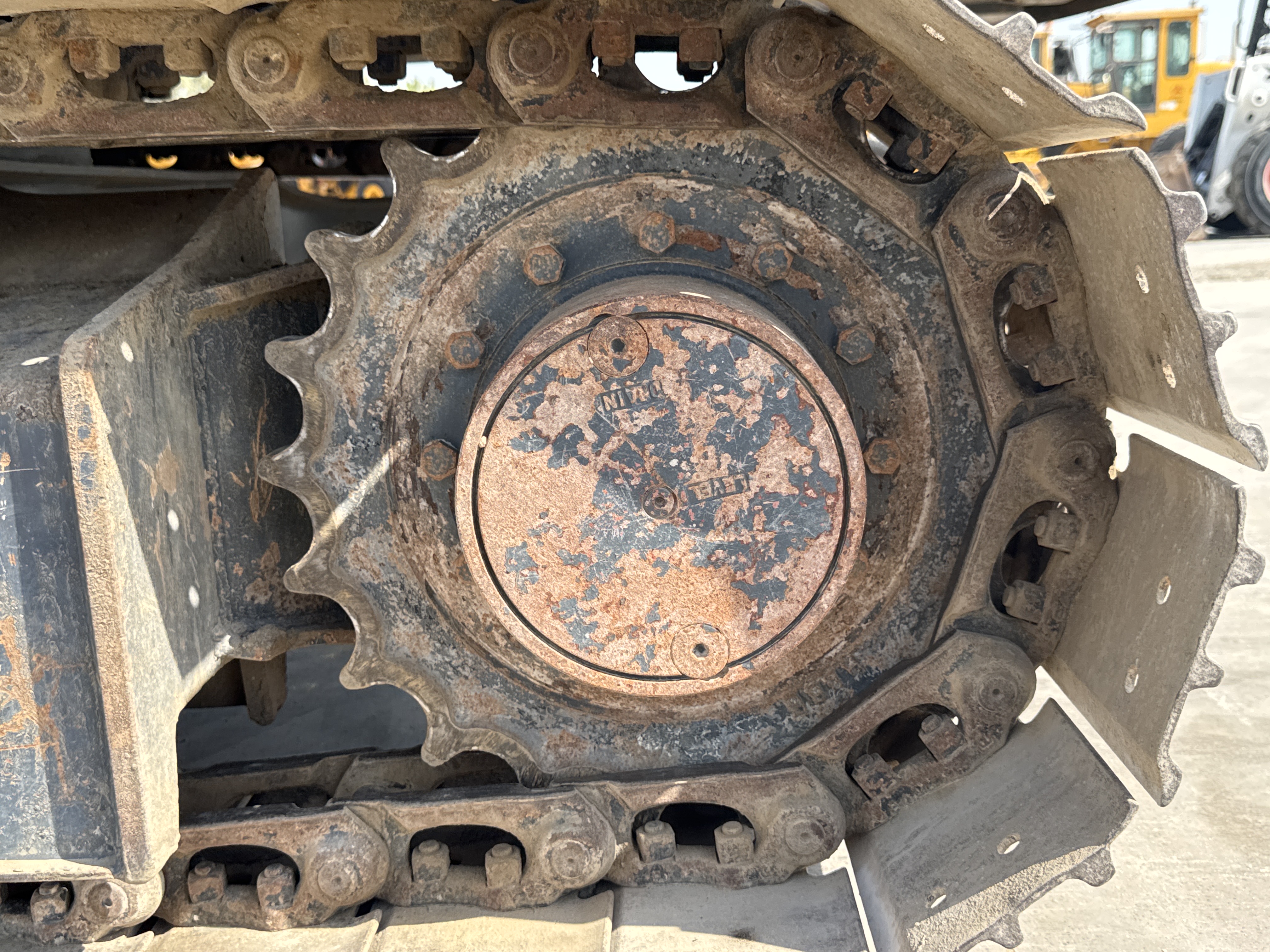 MNX-006-Yuchai-YC55-8-Mini-excavators-inspection-Undercarriage-Left-sprocket-2