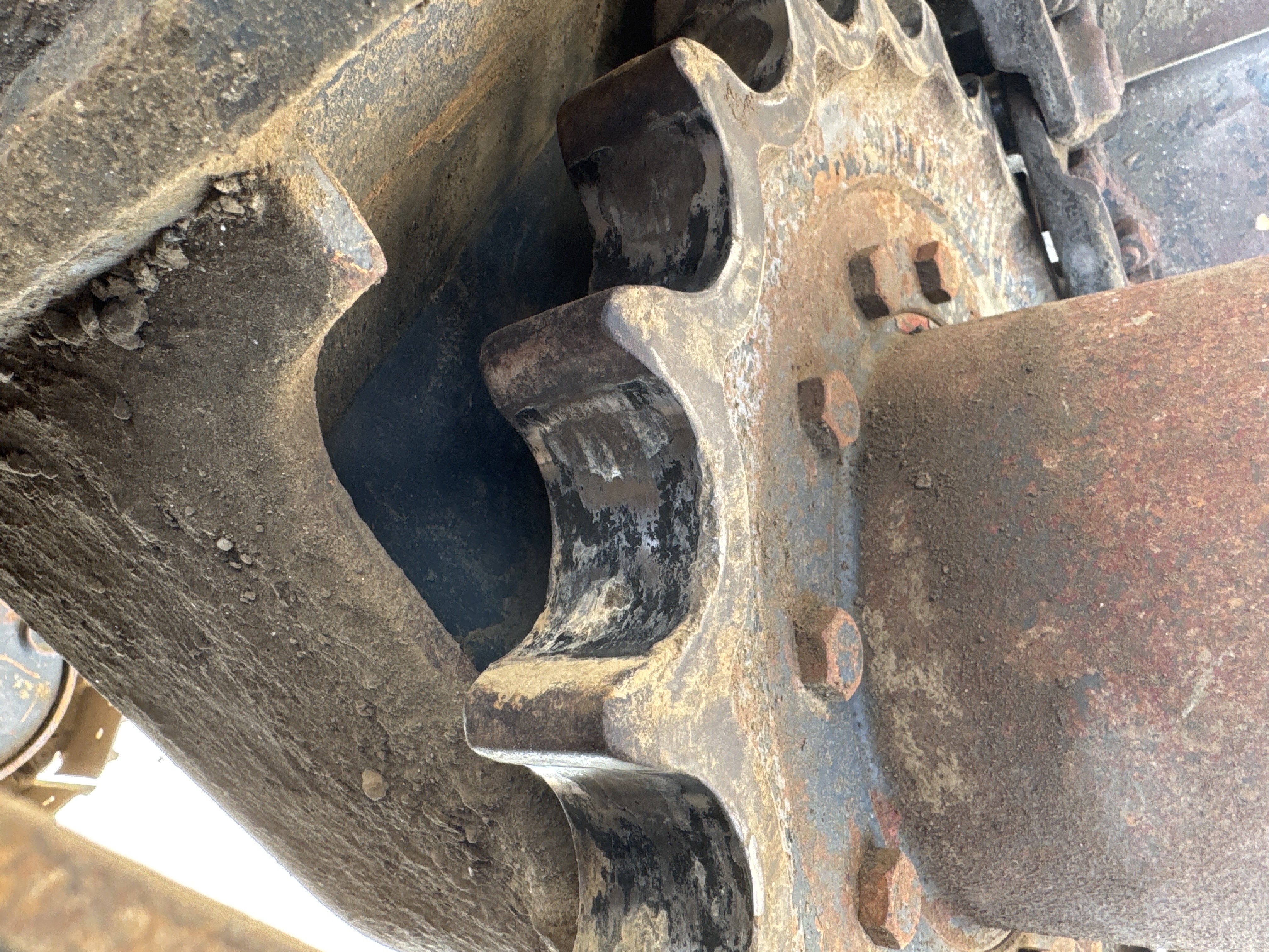 MNX-006-Yuchai-YC55-8-Mini-excavators-inspection-Undercarriage-Right-sprocket-2