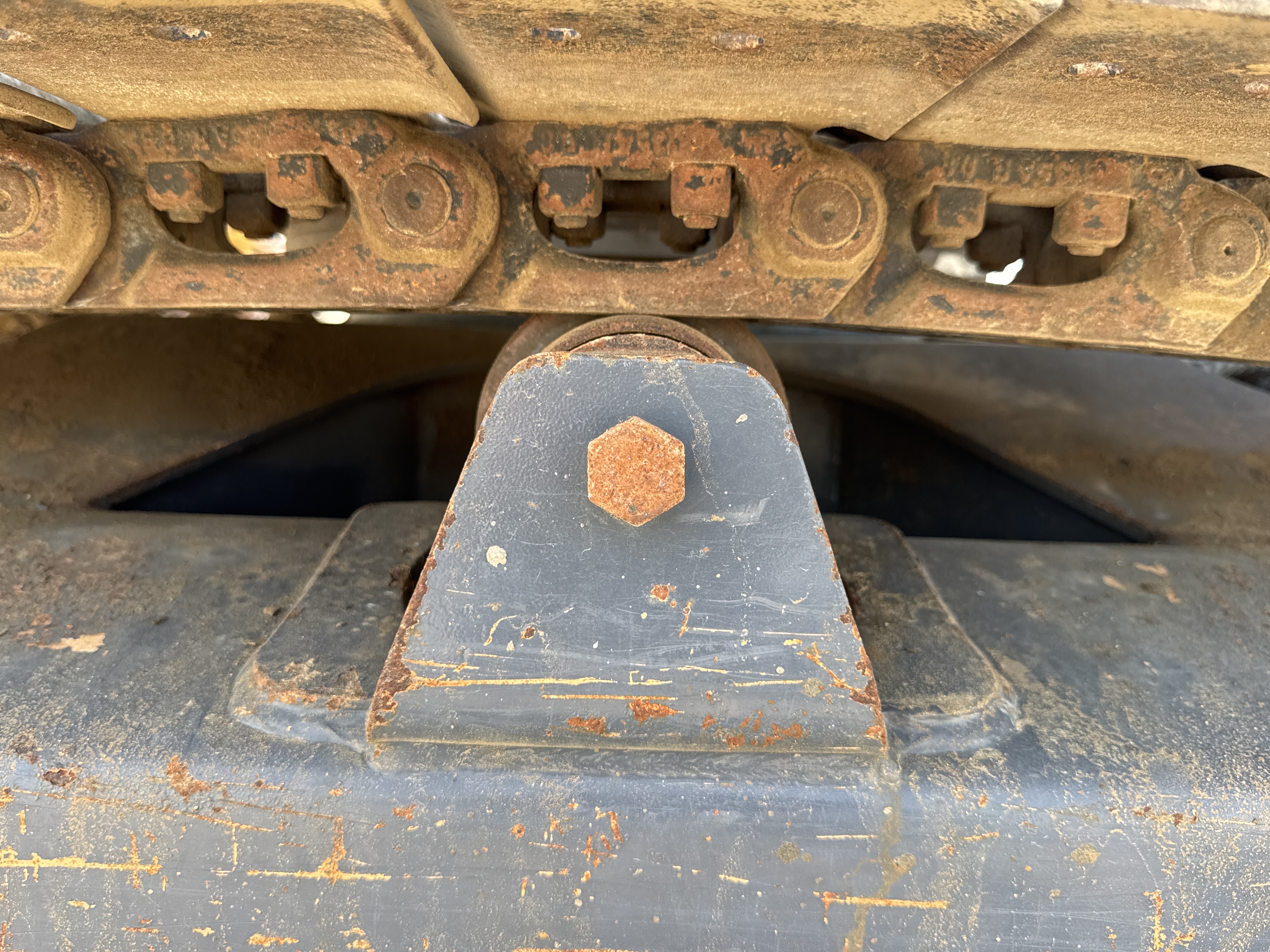 MNX-006-Yuchai-YC55-8-Mini-excavators-inspection-Undercarriage-Right-carrier-rollers-2