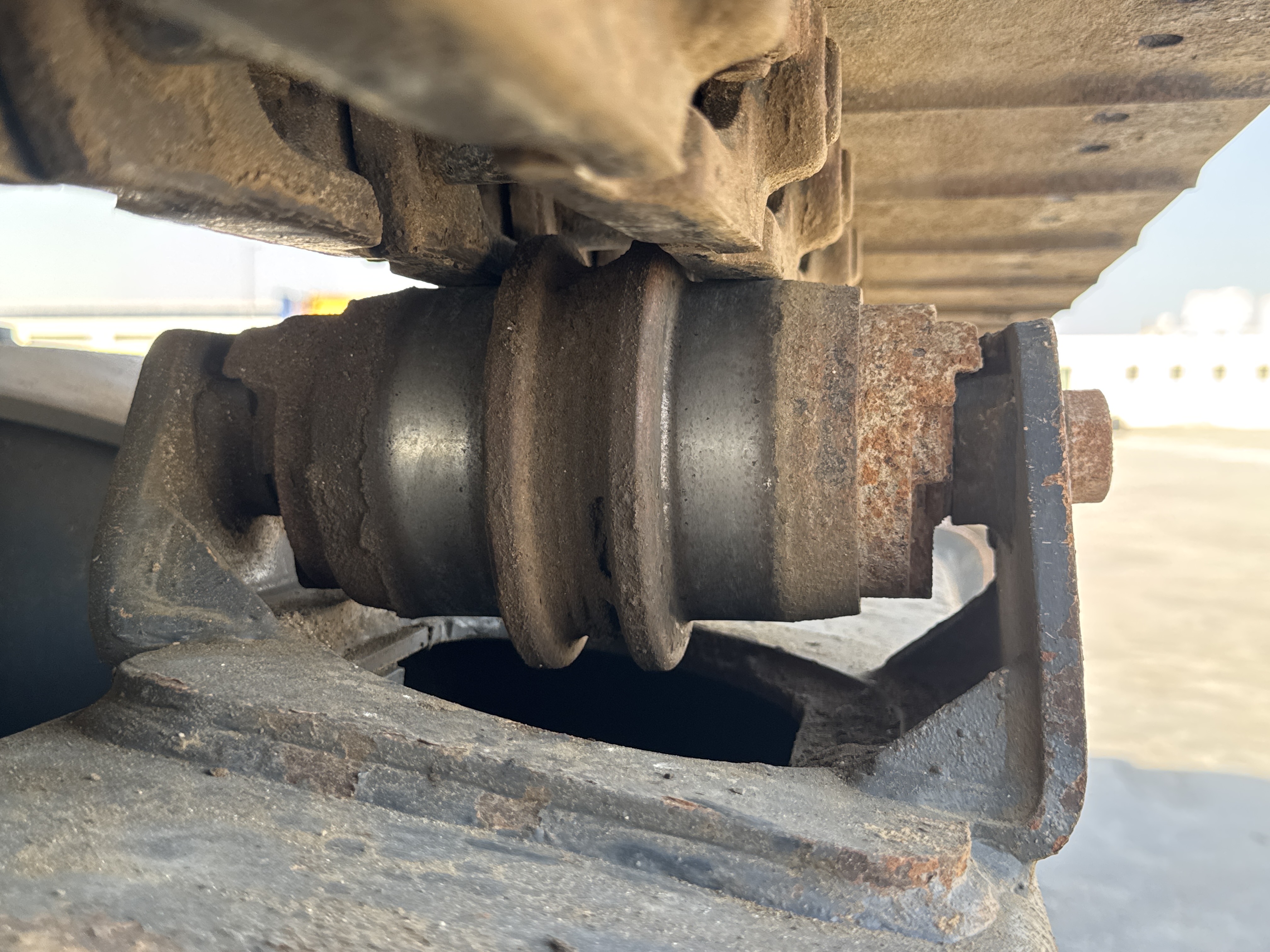 MNX-006-Yuchai-YC55-8-Mini-excavators-inspection-Undercarriage-Right-carrier-rollers-2