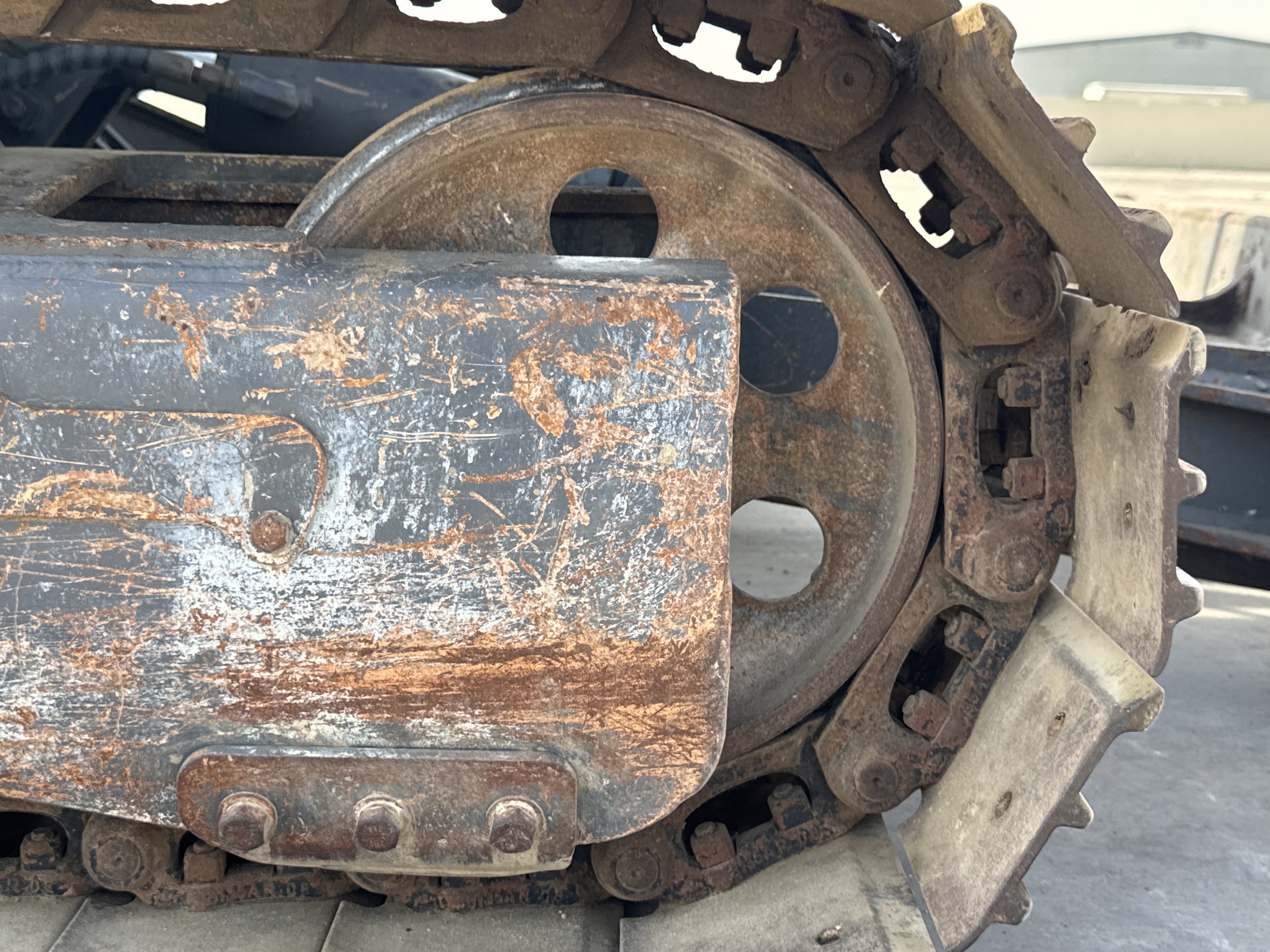 MNX-006-Yuchai-YC55-8-Mini-excavators-inspection-Undercarriage-Right-idler-2