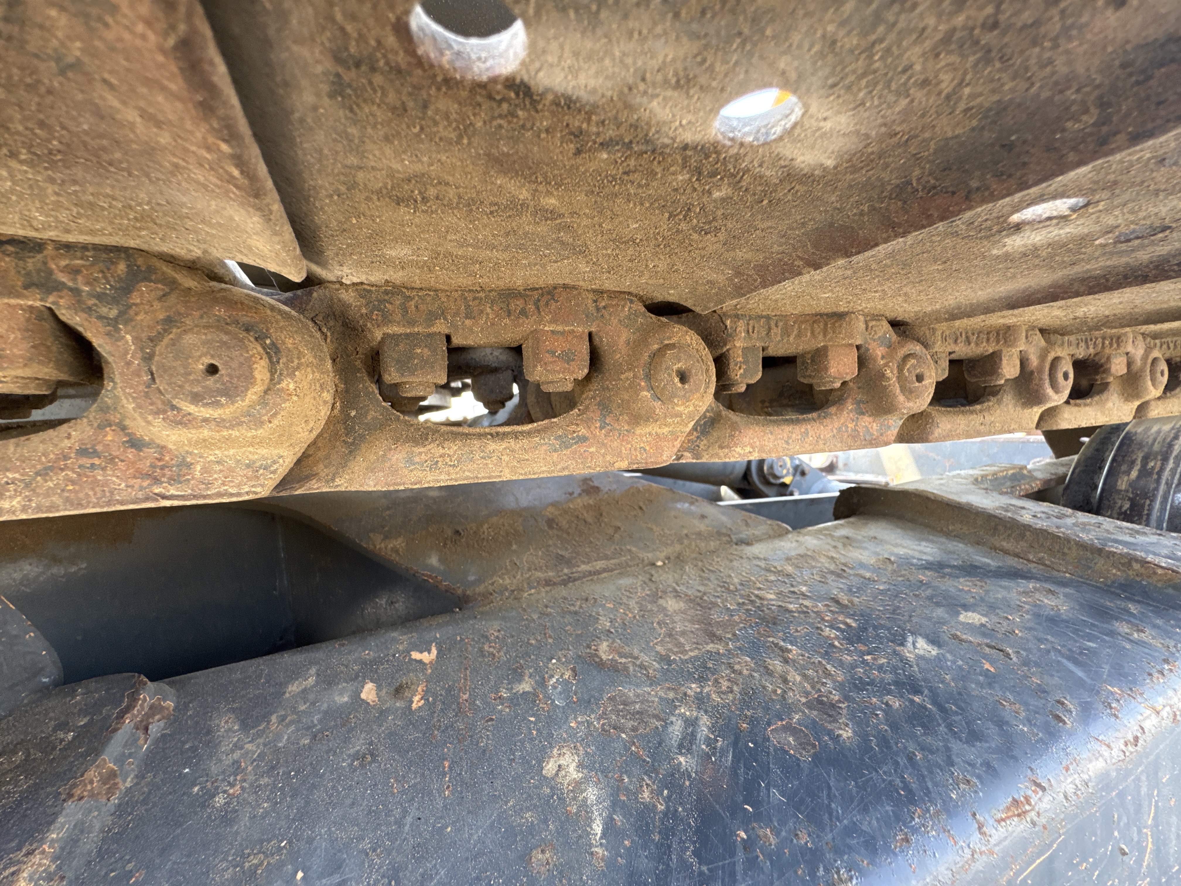 MNX-006-Yuchai-YC55-8-Mini-excavators-inspection-Undercarriage-Right-track-chain-2