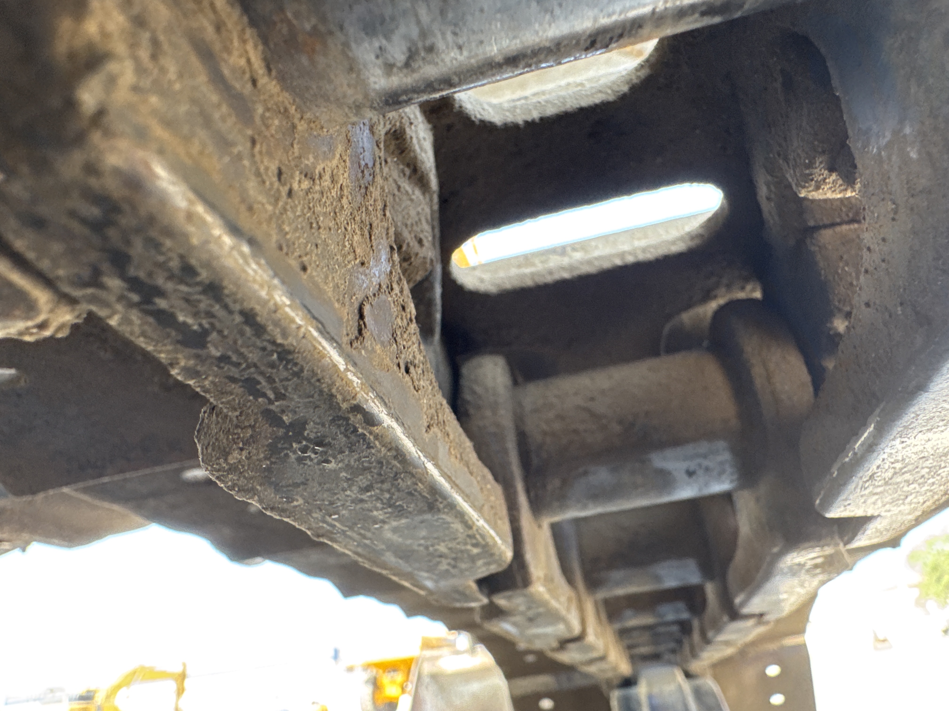 MNX-006-Yuchai-YC55-8-Mini-excavators-inspection-Undercarriage-Right-track-chain-2