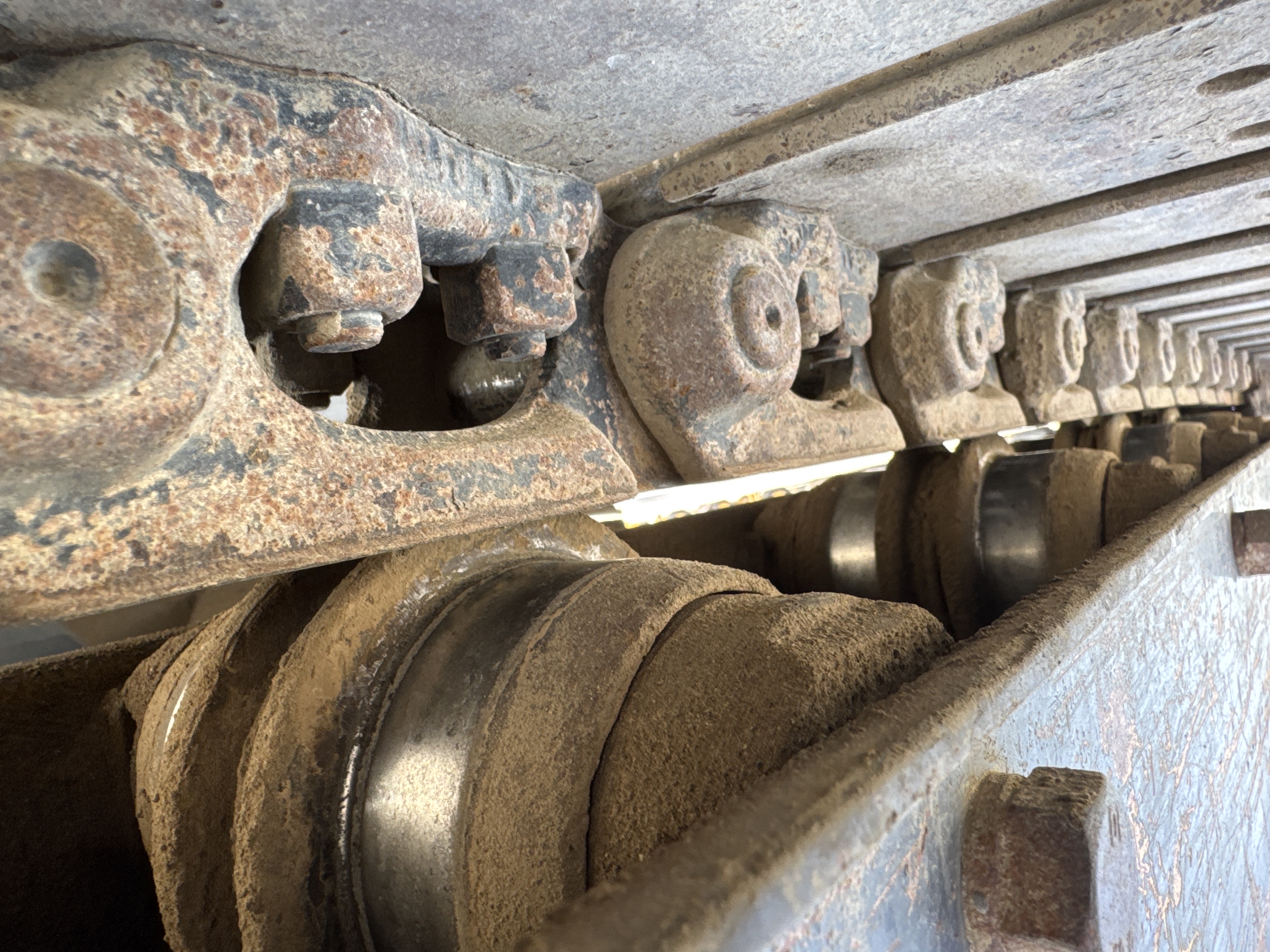 MNX-006-Yuchai-YC55-8-Mini-excavators-inspection-Undercarriage-Left-track-rollers-2