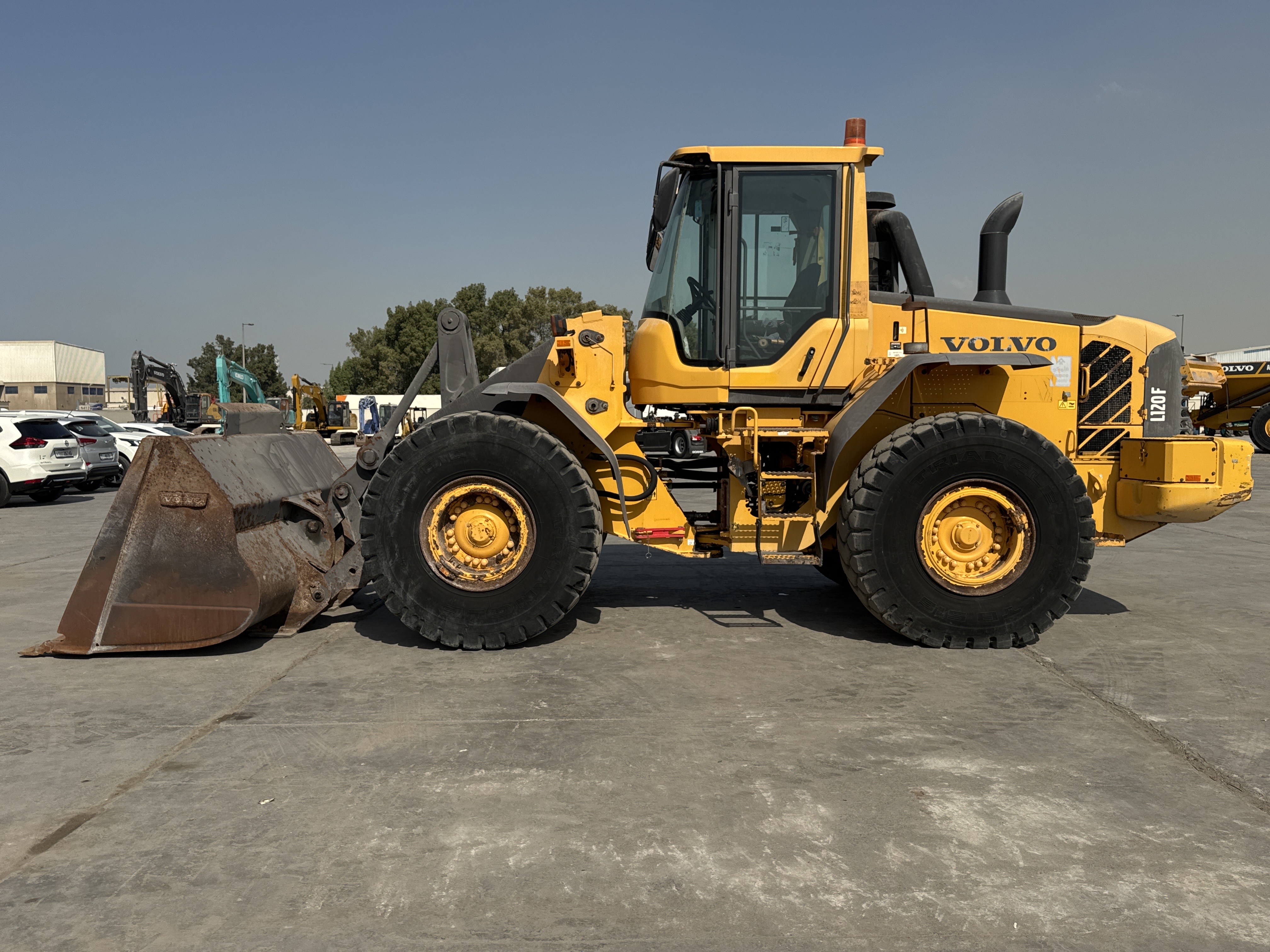 WHL-004-Volvo-L120F-Wheel-loaders-inspection-Structure-Paint-2