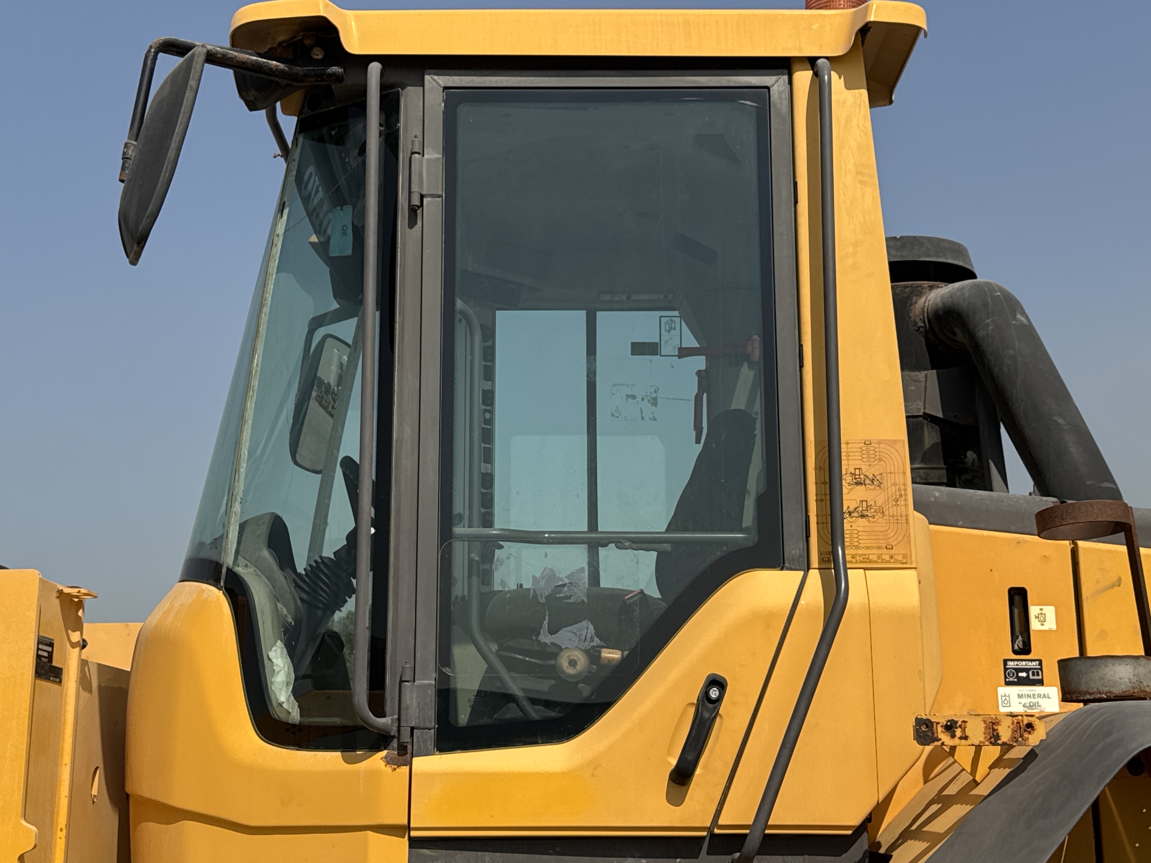 WHL-004-Volvo-L120F-Wheel-loaders-inspection-Structure-Doors-2