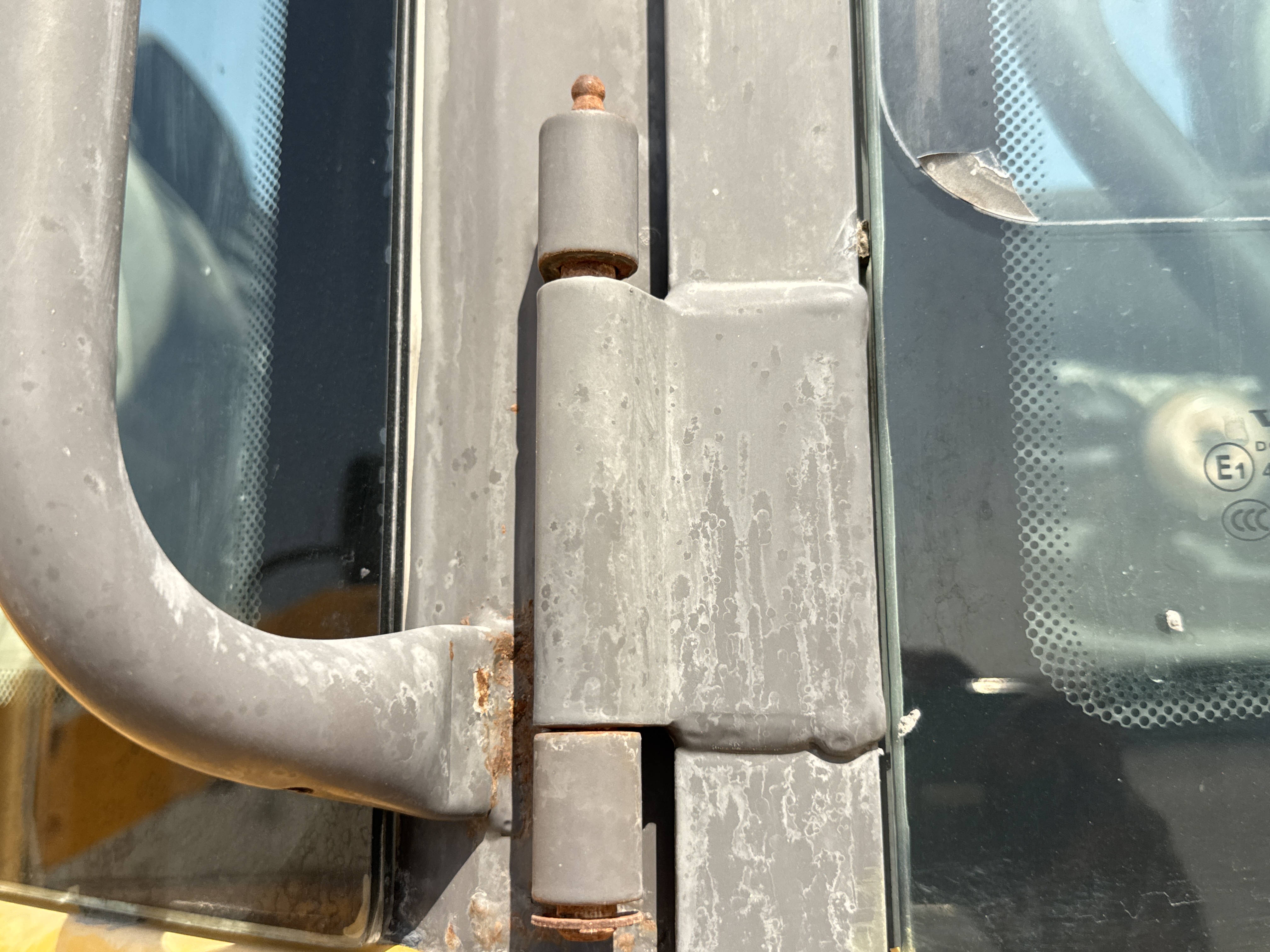 WHL-004-Volvo-L120F-Wheel-loaders-inspection-Structure-Doors-2