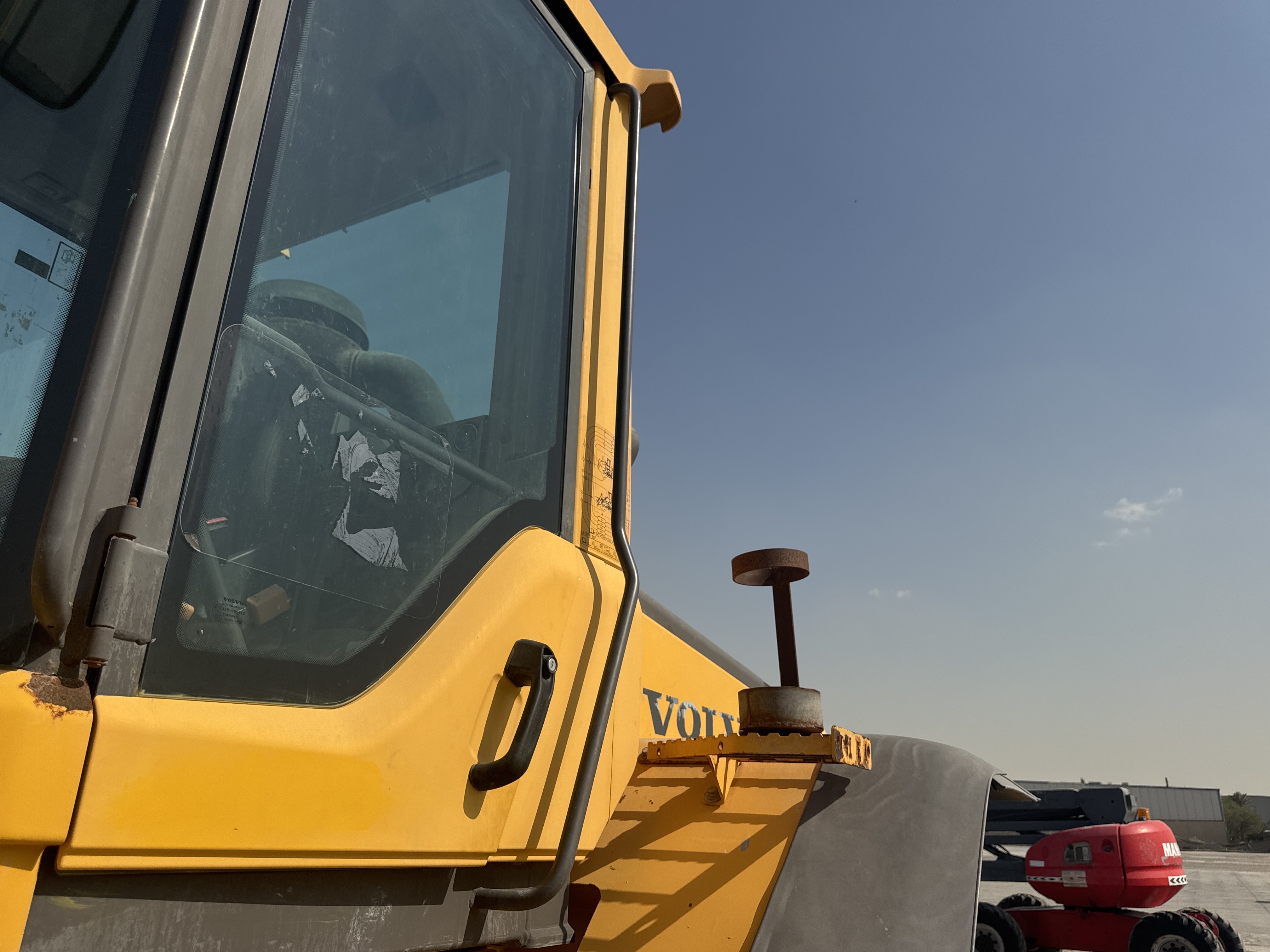 WHL-004-Volvo-L120F-Wheel-loaders-inspection-Structure-Handrails-2