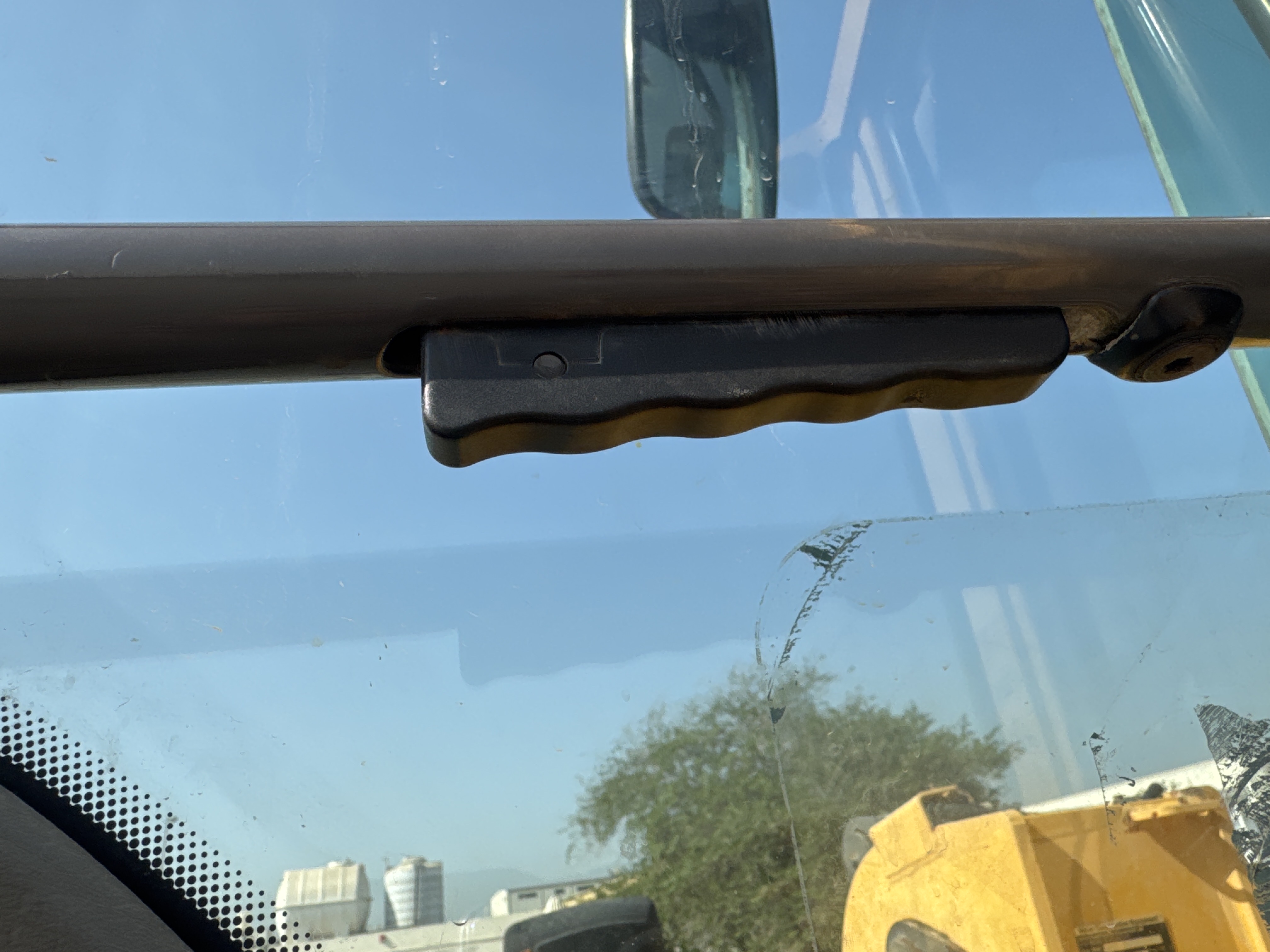 WHL-004-Volvo-L120F-Wheel-loaders-inspection-Cabin-Door-handles-2