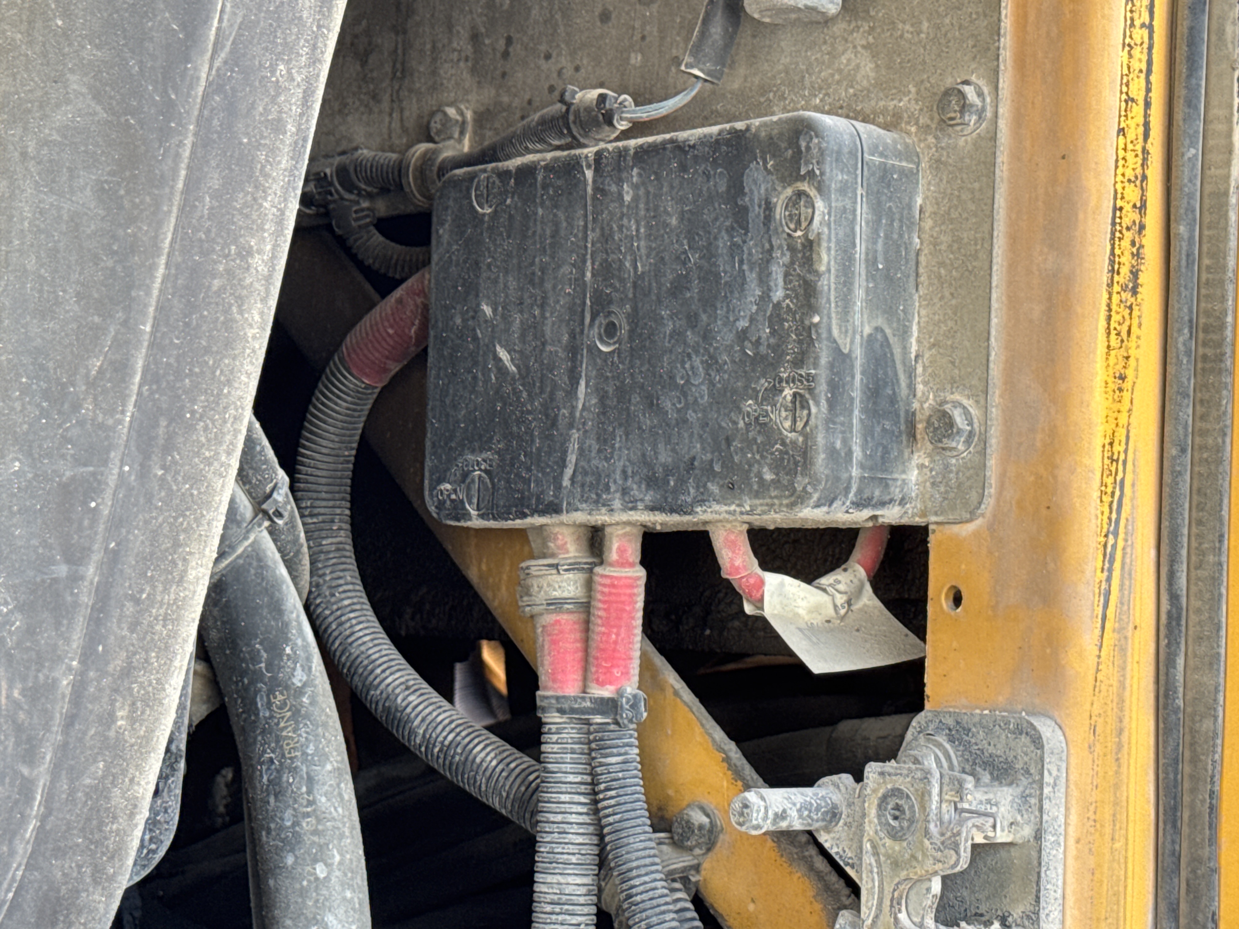 WHL-004-Volvo-L120F-Wheel-loaders-inspection-Electronic-Main-harness-2