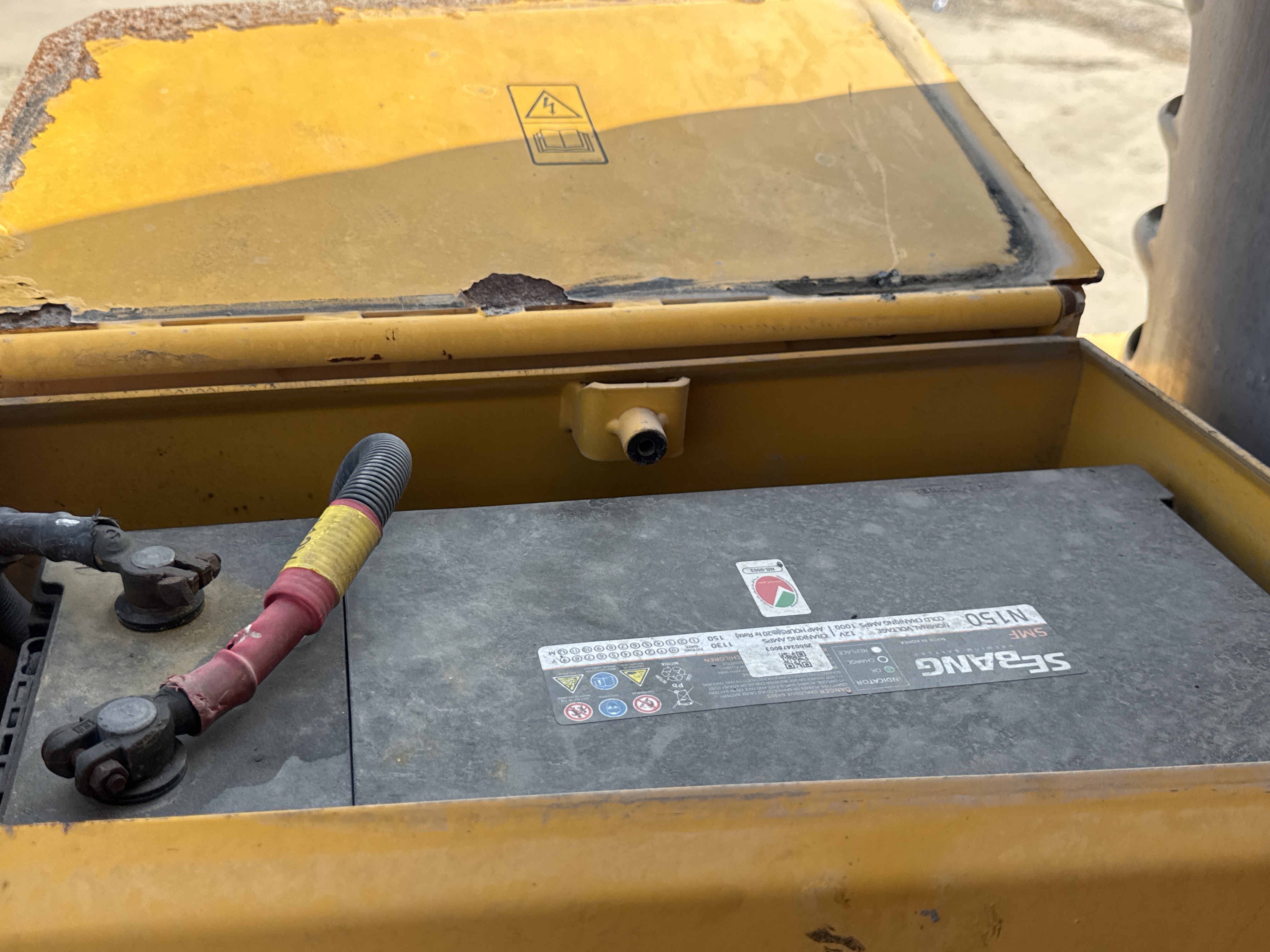 WHL-004-Volvo-L120F-Wheel-loaders-inspection-Electronic-Battery-2