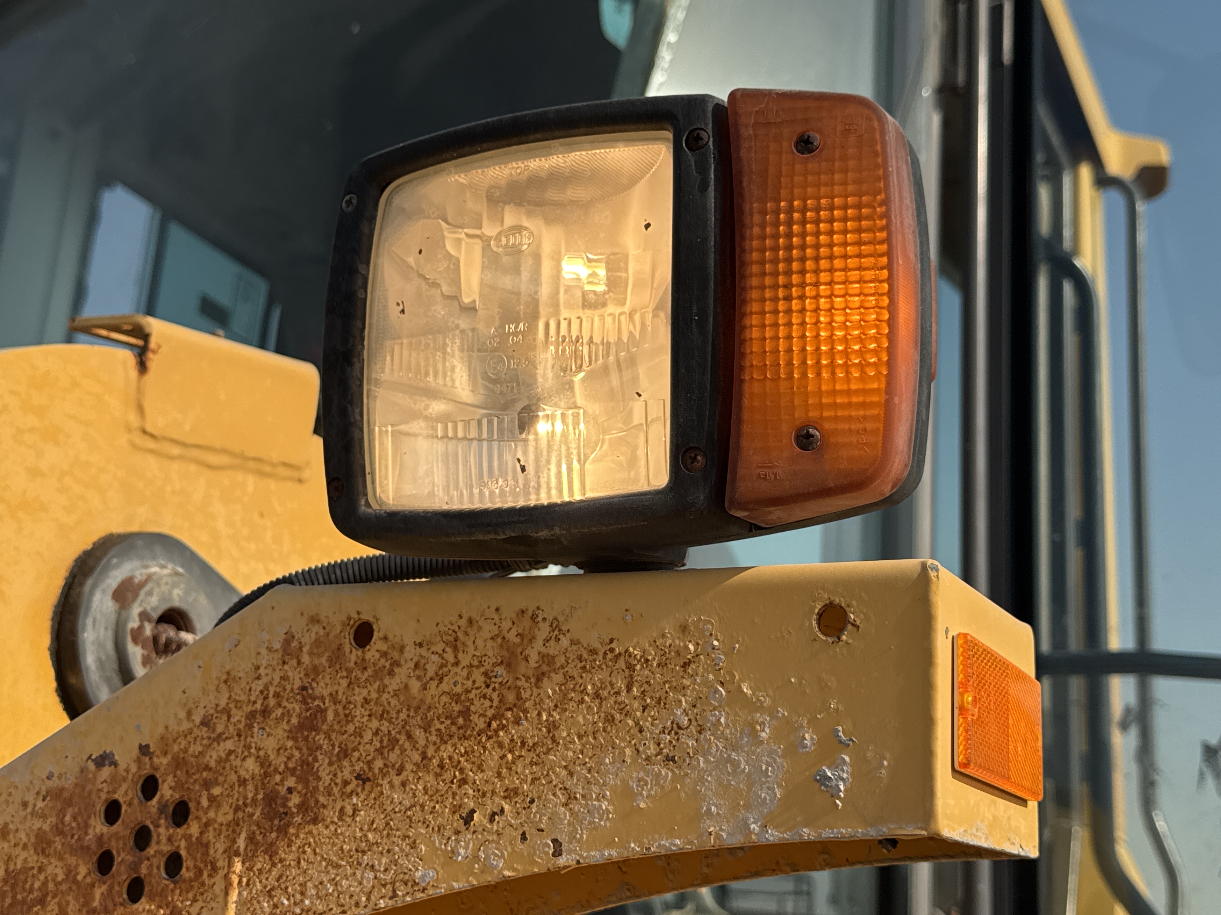 WHL-004-Volvo-L120F-Wheel-loaders-inspection-Electronic-Lights-and-signals-2