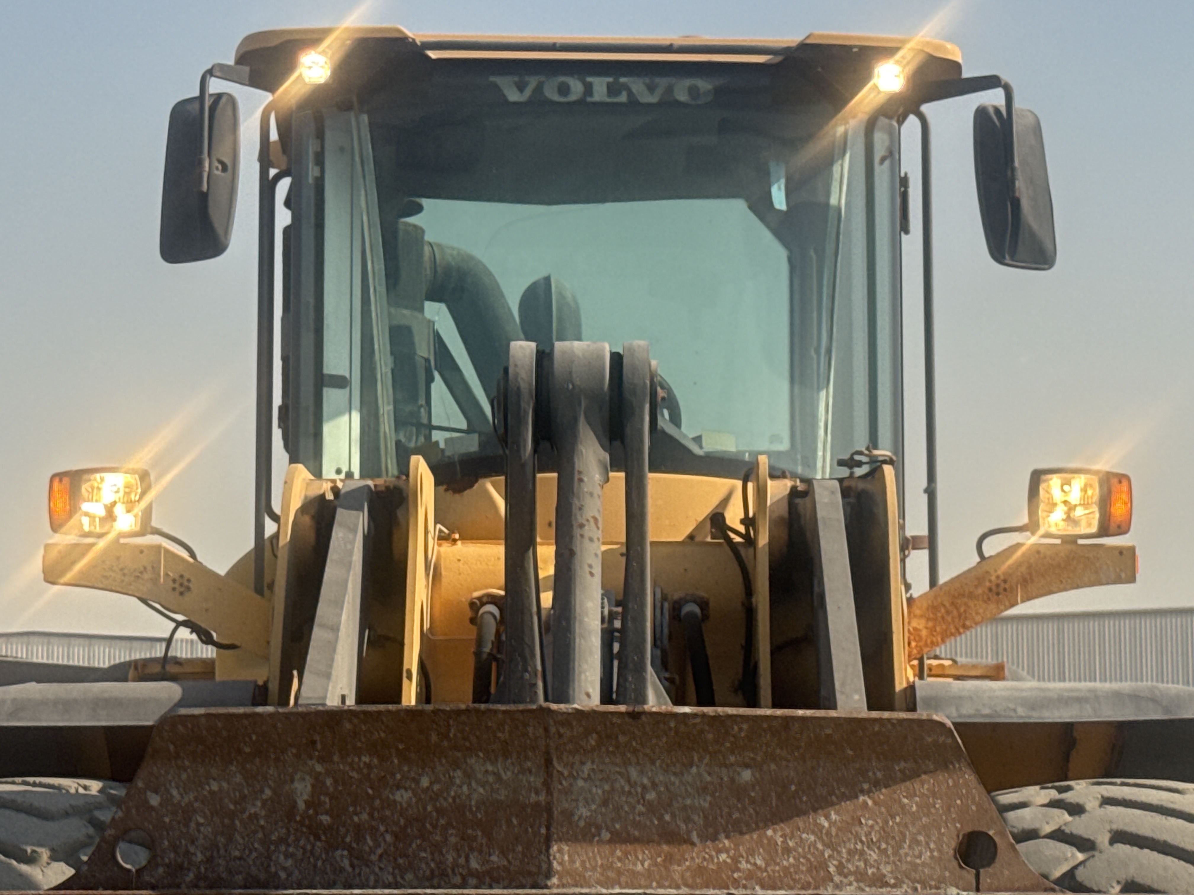 WHL-004-Volvo-L120F-Wheel-loaders-inspection-Electronic-Lights-and-signals-4
