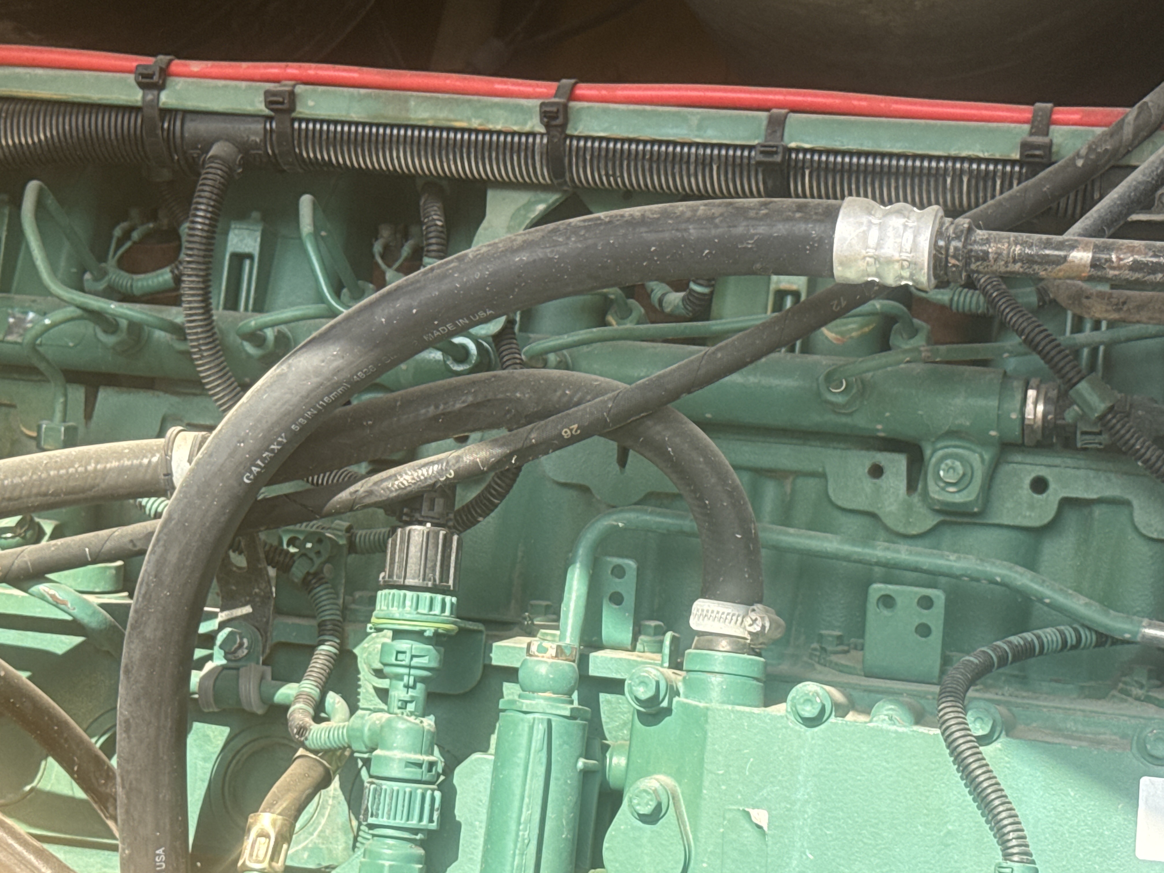 WHL-004-Volvo-L120F-Wheel-loaders-inspection-Engine-Hoses-2
