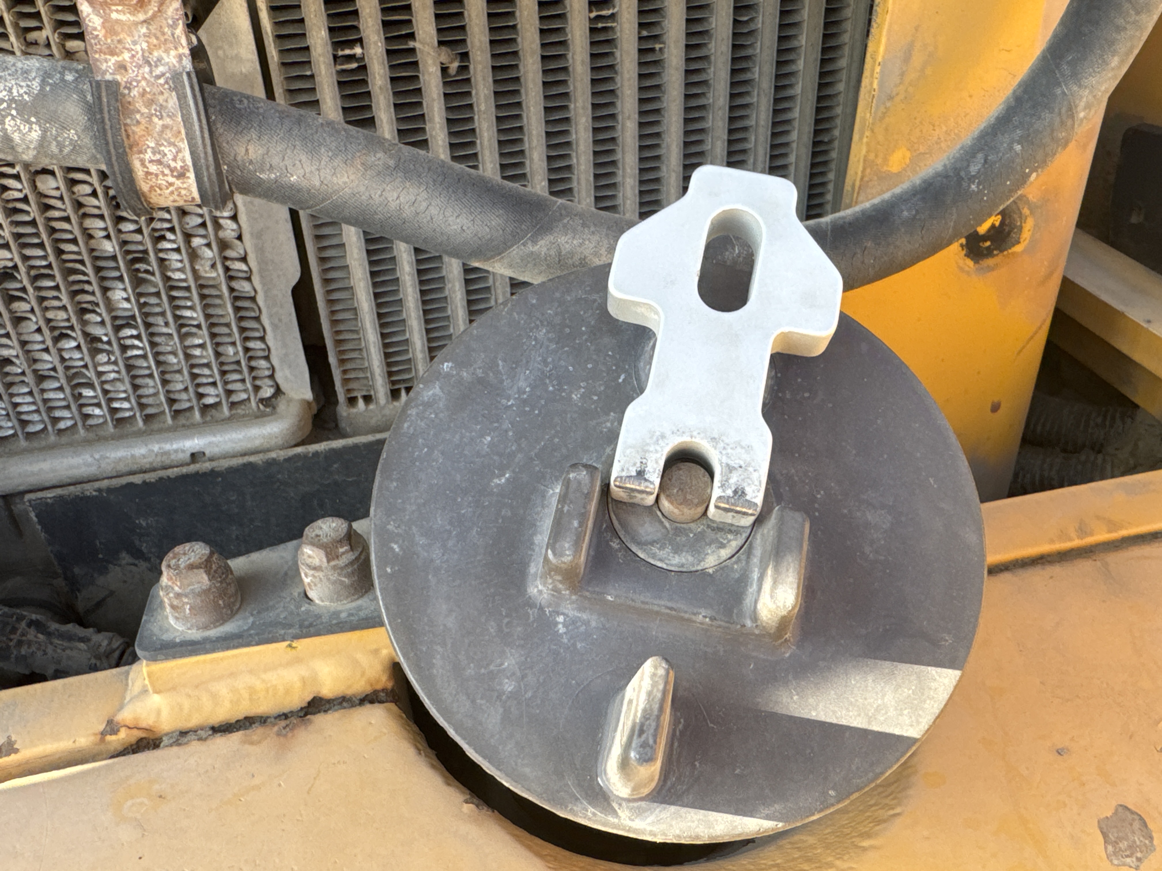 WHL-004-Volvo-L120F-Wheel-loaders-inspection-Engine-Fuel-tank-2