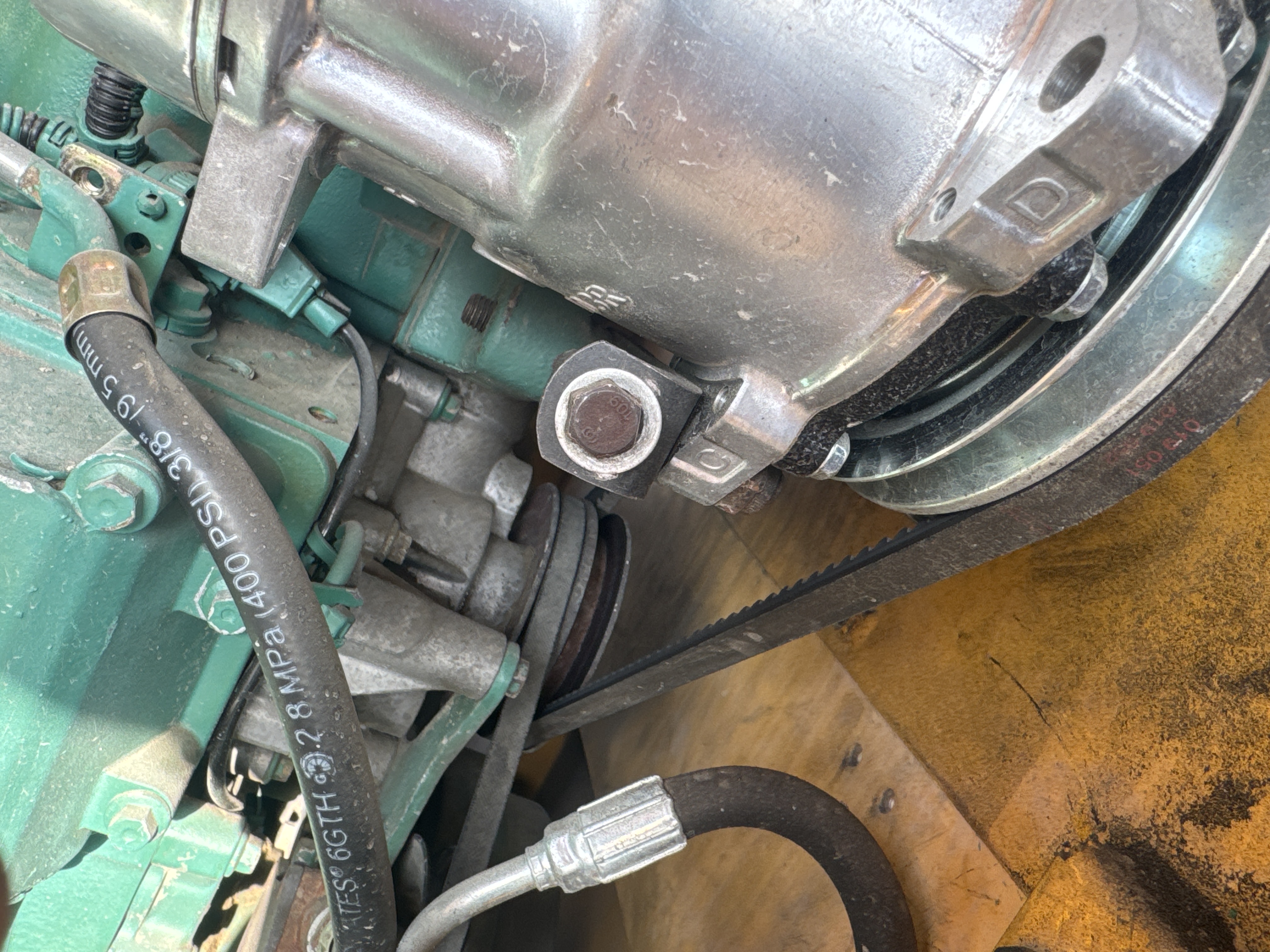 WHL-004-Volvo-L120F-Wheel-loaders-inspection-Engine-Belts-2