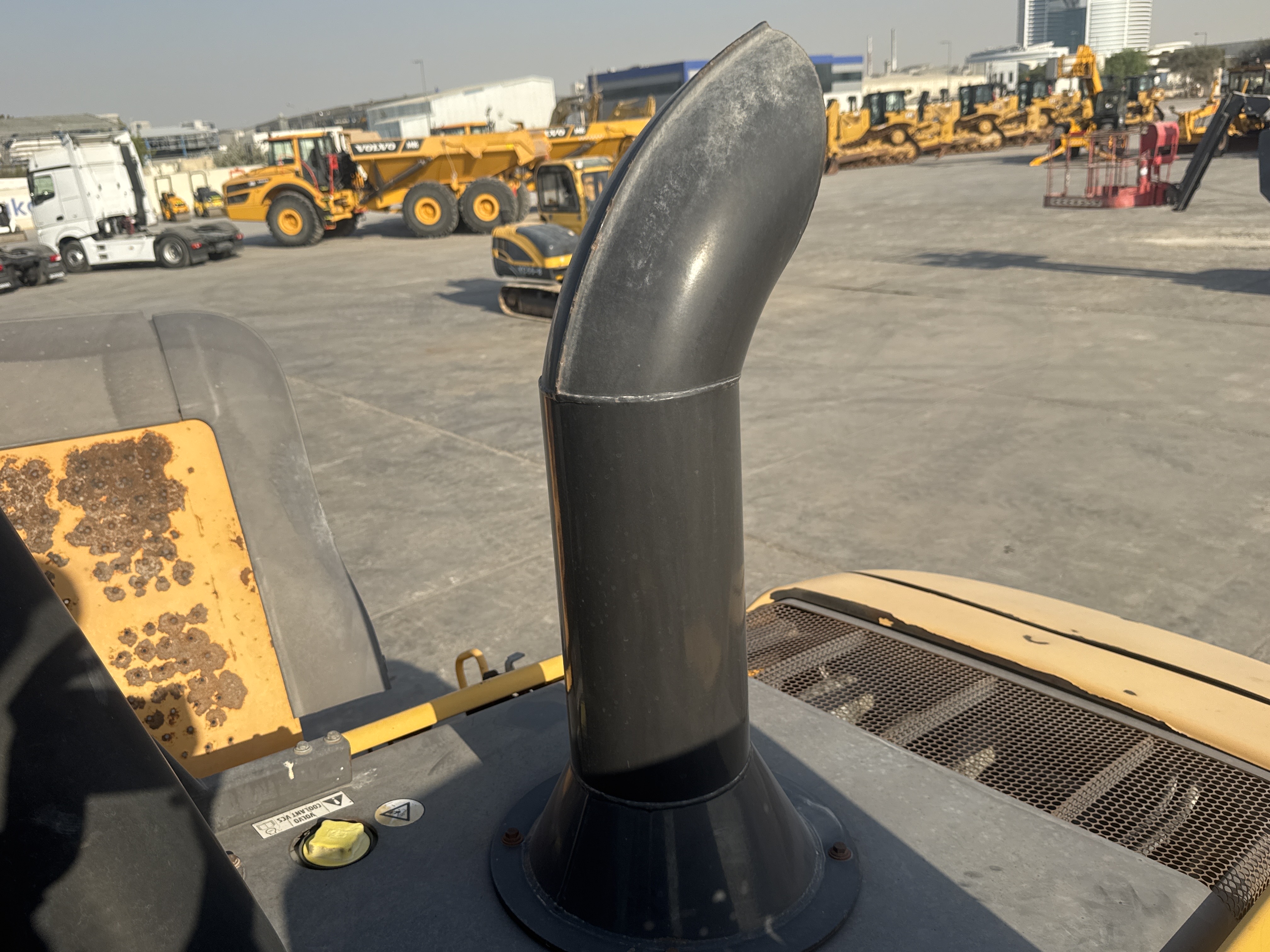 WHL-004-Volvo-L120F-Wheel-loaders-inspection-Engine-Exhaust-system-2
