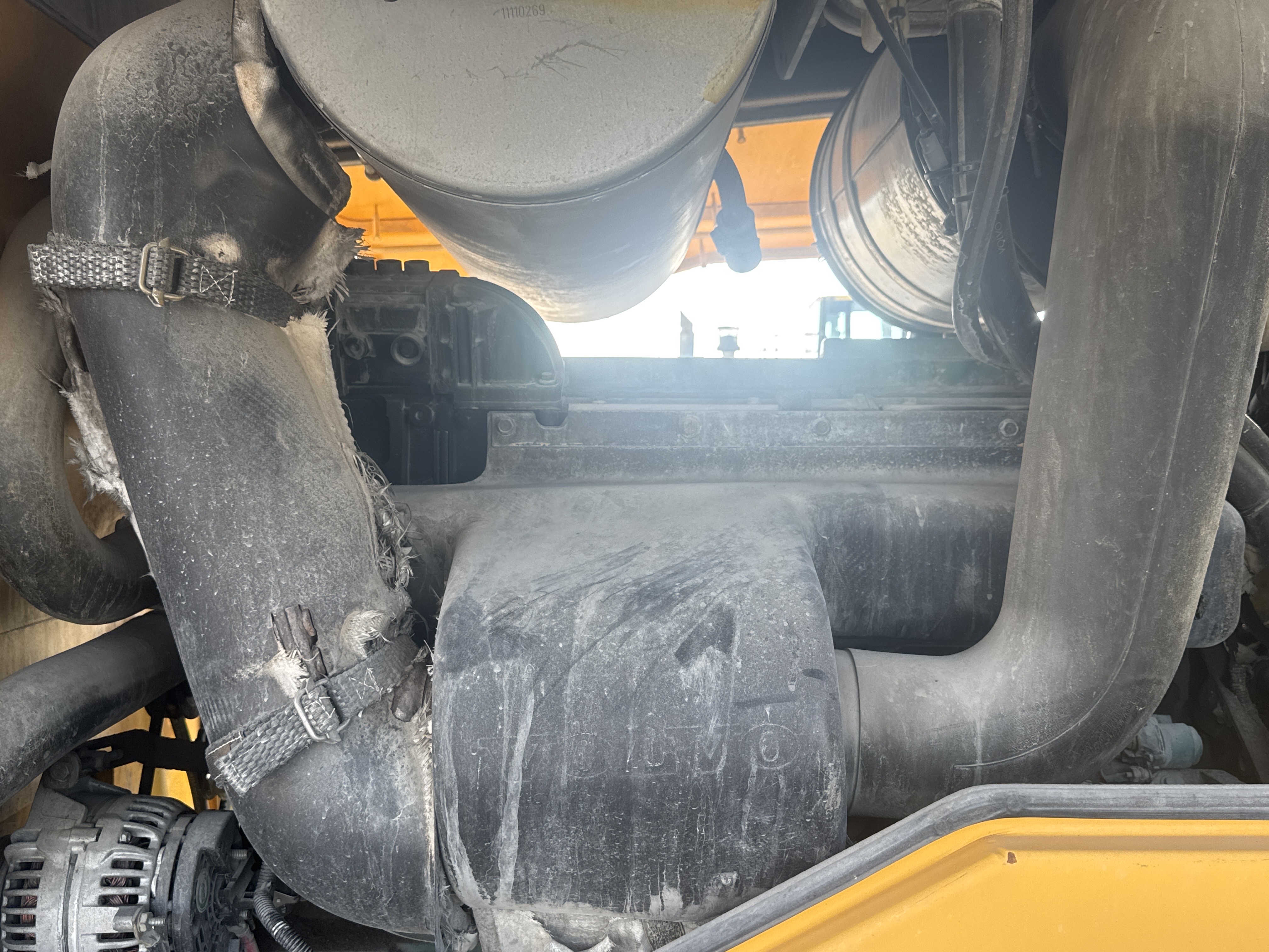 WHL-004-Volvo-L120F-Wheel-loaders-inspection-Engine-Exhaust-system-2