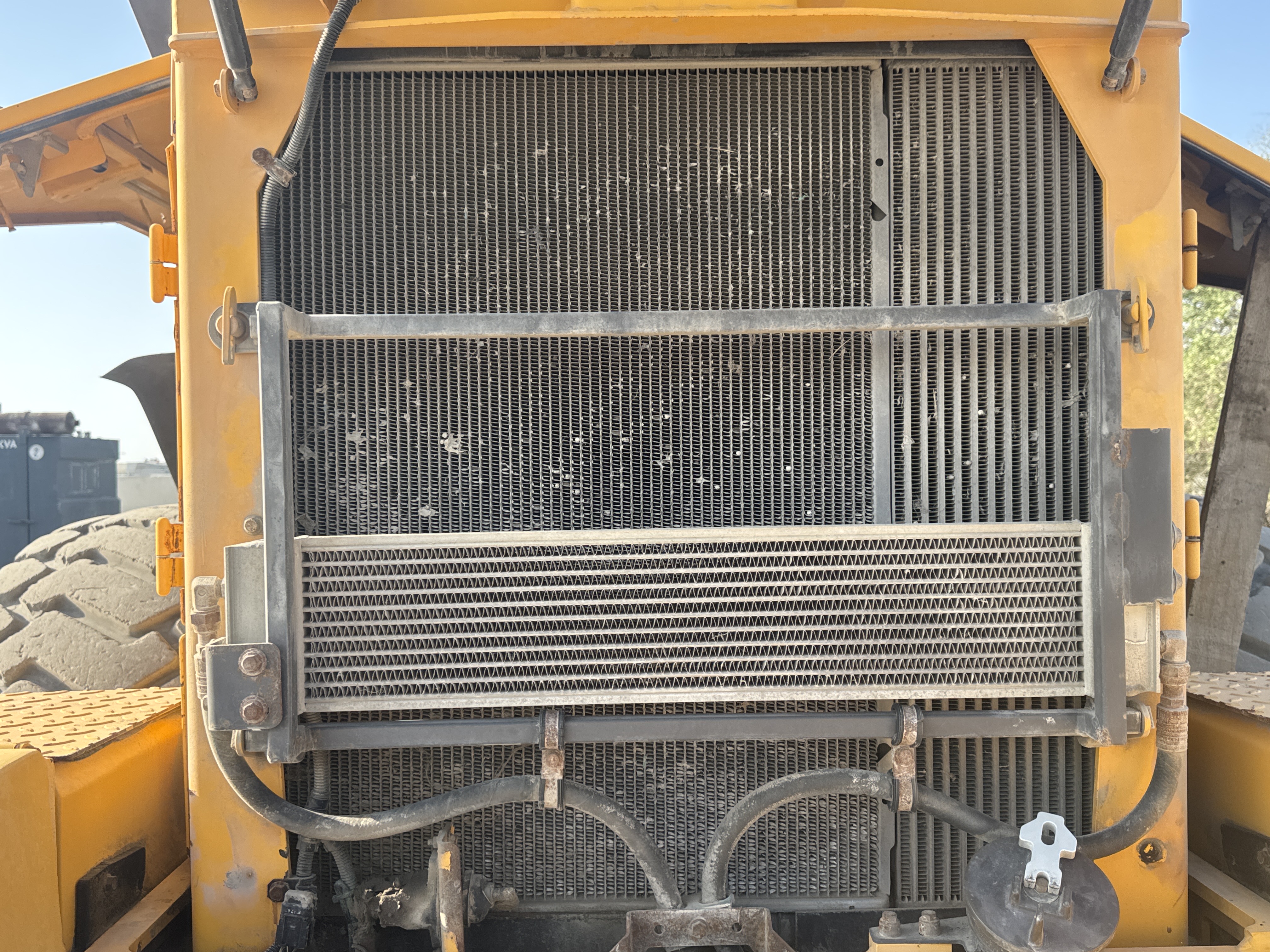 WHL-004-Volvo-L120F-Wheel-loaders-inspection-Engine-Radiator,-condenser,-intercooler,-hydraulic-cooler-2
