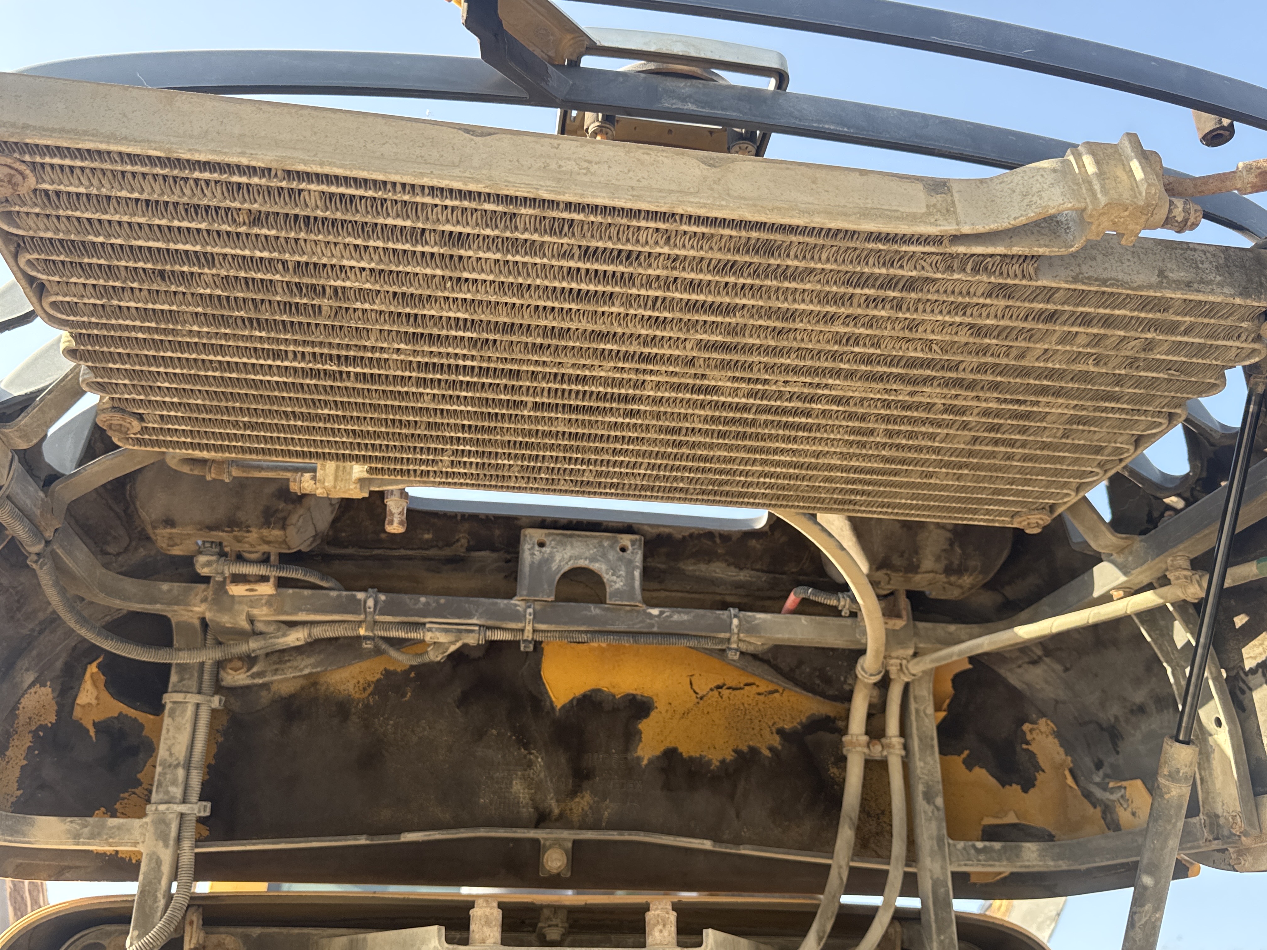 WHL-004-Volvo-L120F-Wheel-loaders-inspection-Engine-Radiator,-condenser,-intercooler,-hydraulic-cooler-2
