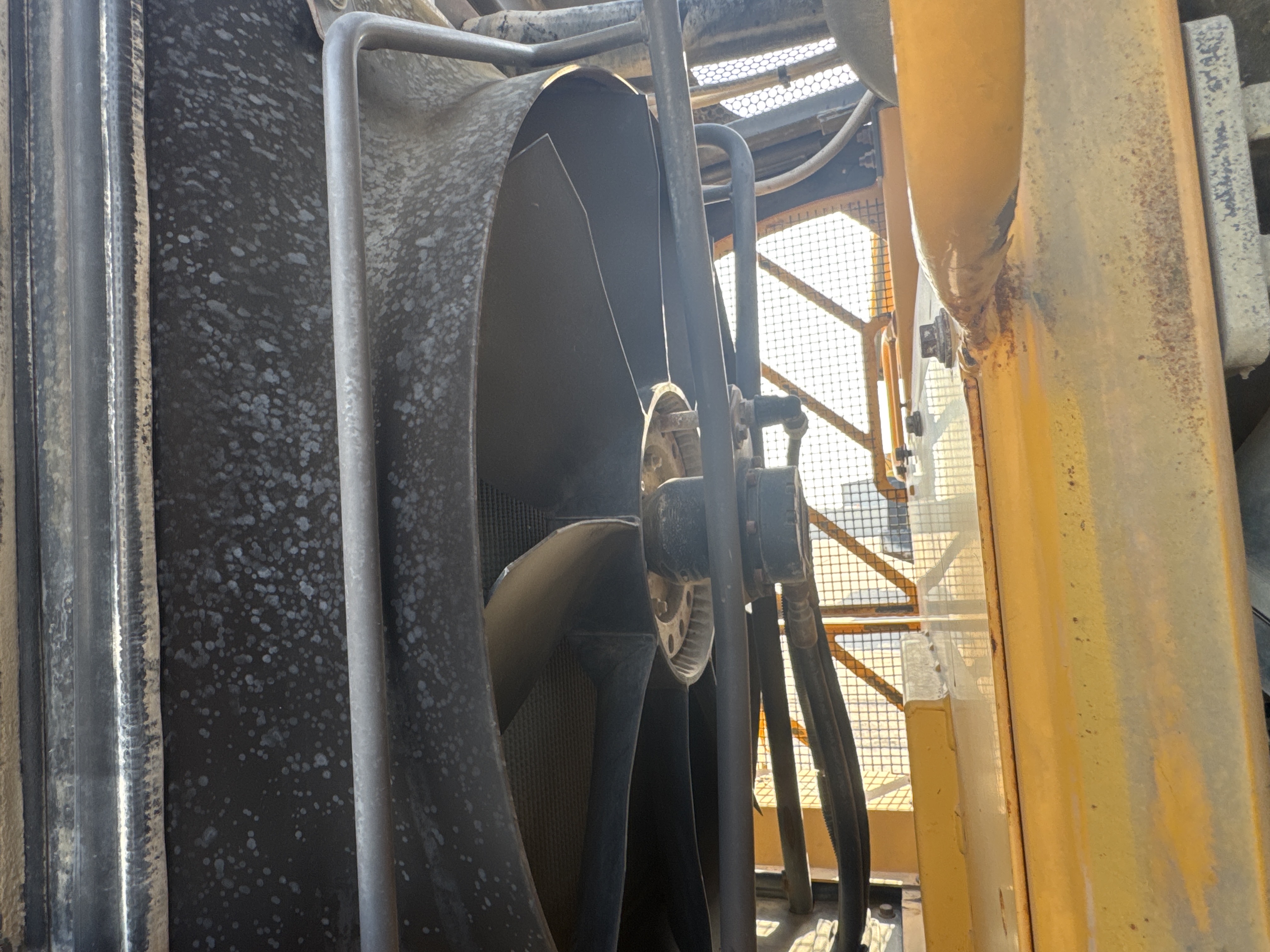 WHL-004-Volvo-L120F-Wheel-loaders-inspection-Engine-Cooling-fan-and-fan-guard-2