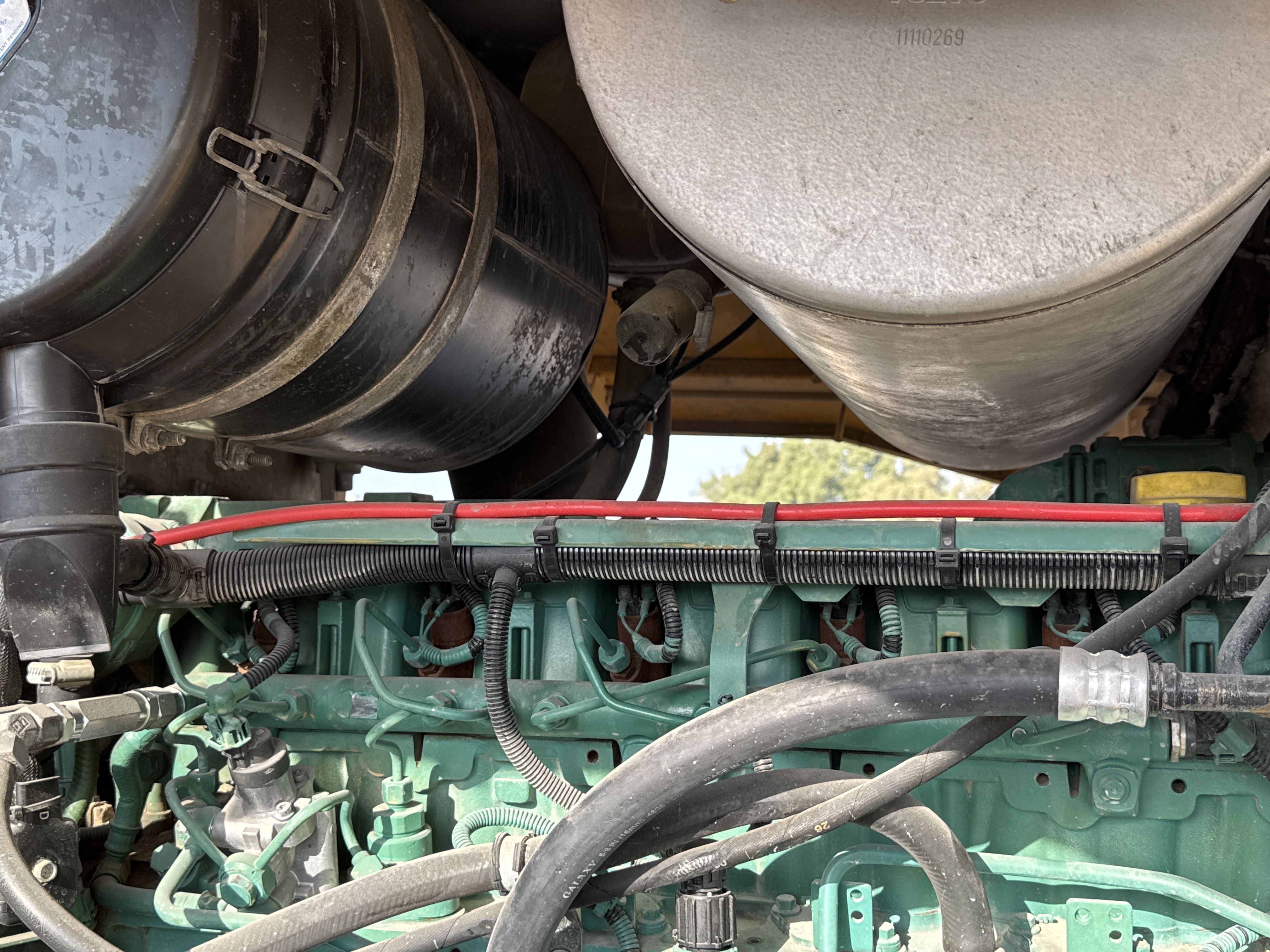 WHL-004-Volvo-L120F-Wheel-loaders-inspection-Engine-Fuel-leaks-2