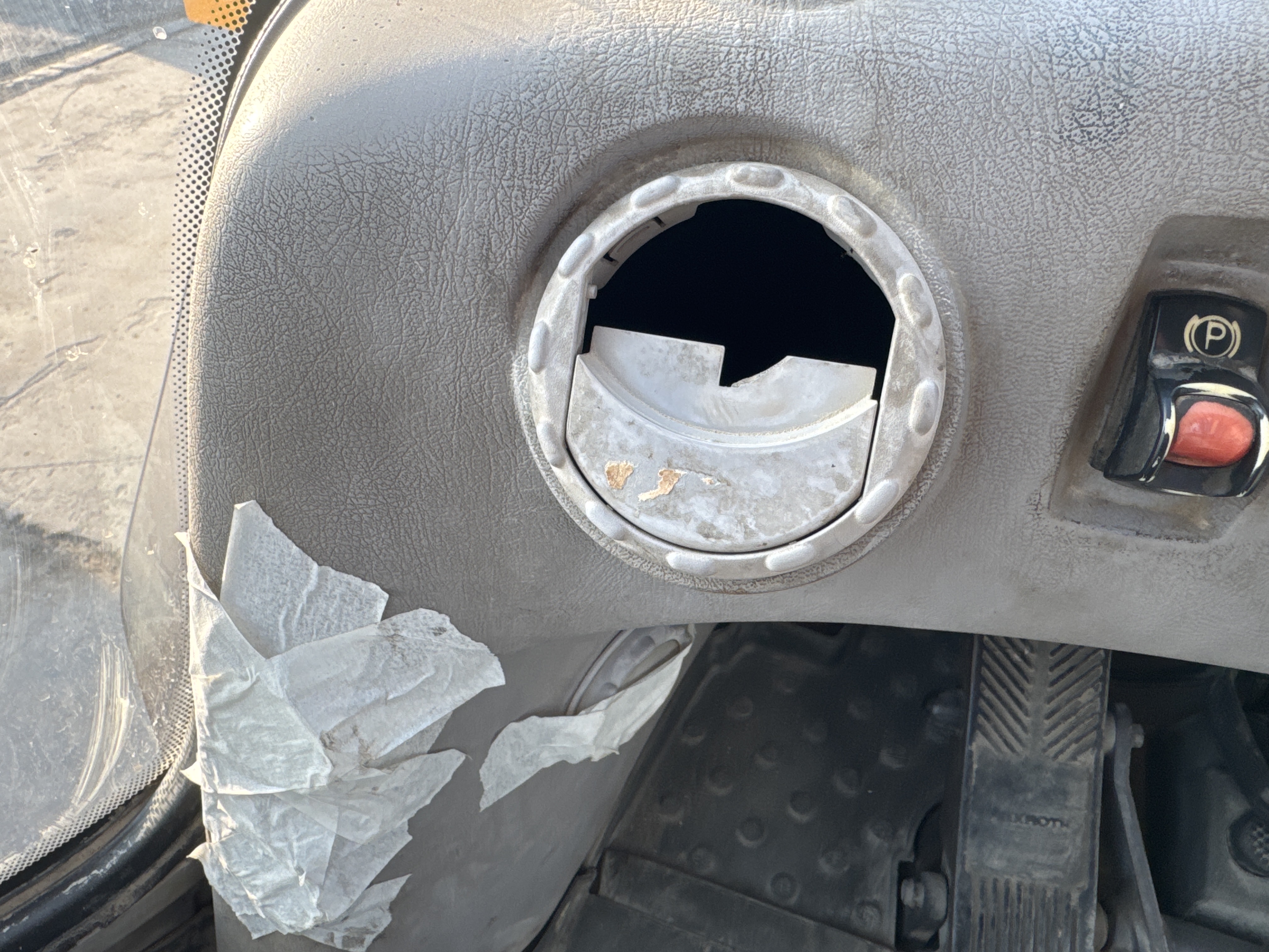 WHL-004-Volvo-L120F-Wheel-loaders-inspection-Air-conditioning-Vents-and-air-flow-2