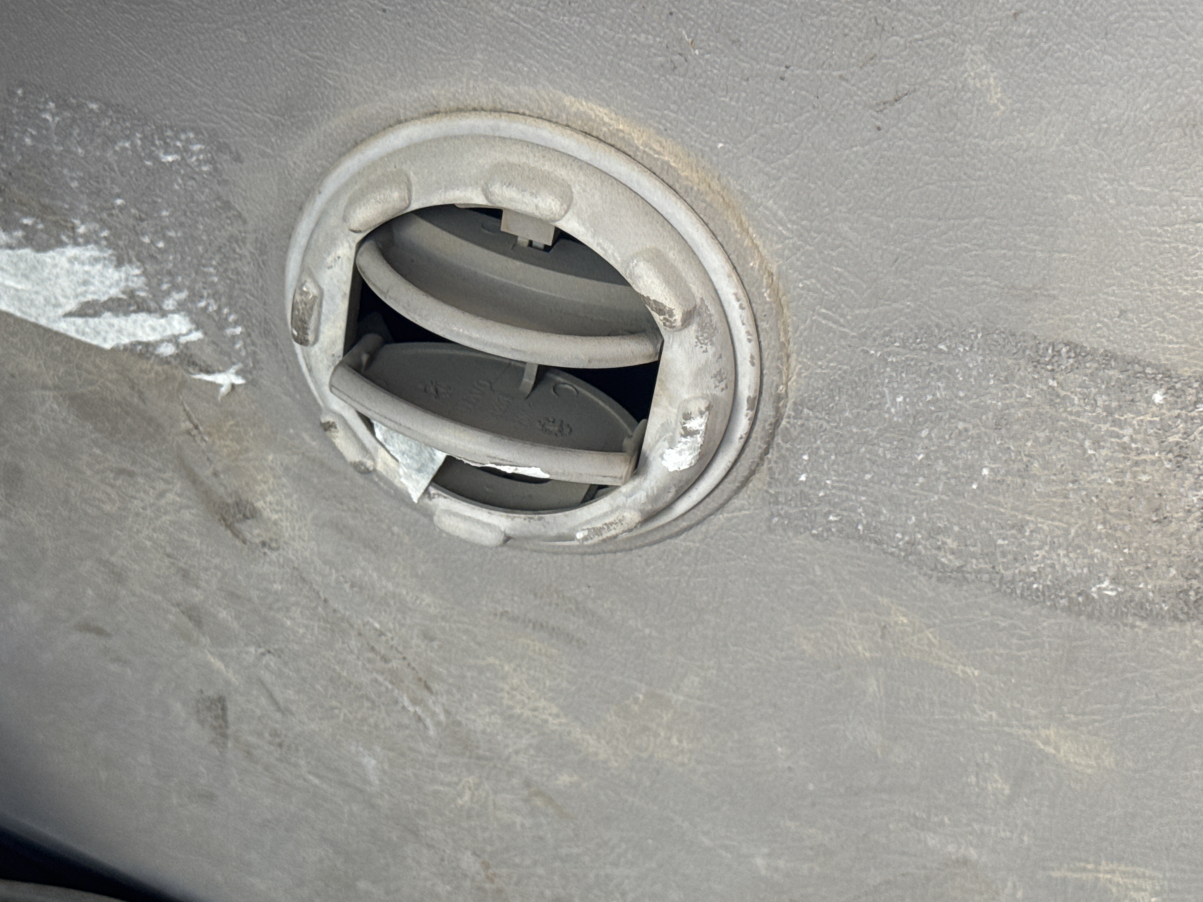 WHL-004-Volvo-L120F-Wheel-loaders-inspection-Air-conditioning-Vents-and-air-flow-2