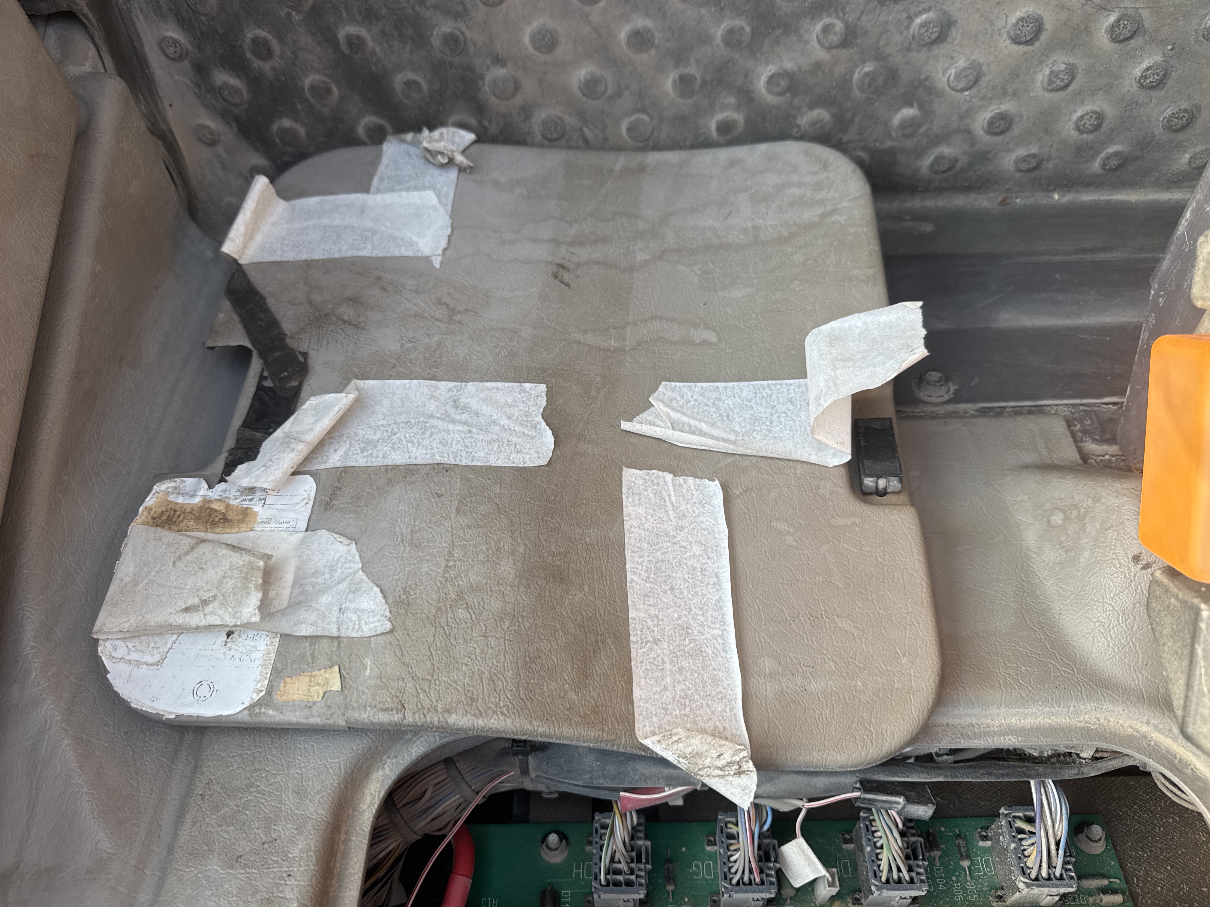 WHL-004-Volvo-L120F-Wheel-loaders-inspection-Electronic-Fuse-box-3