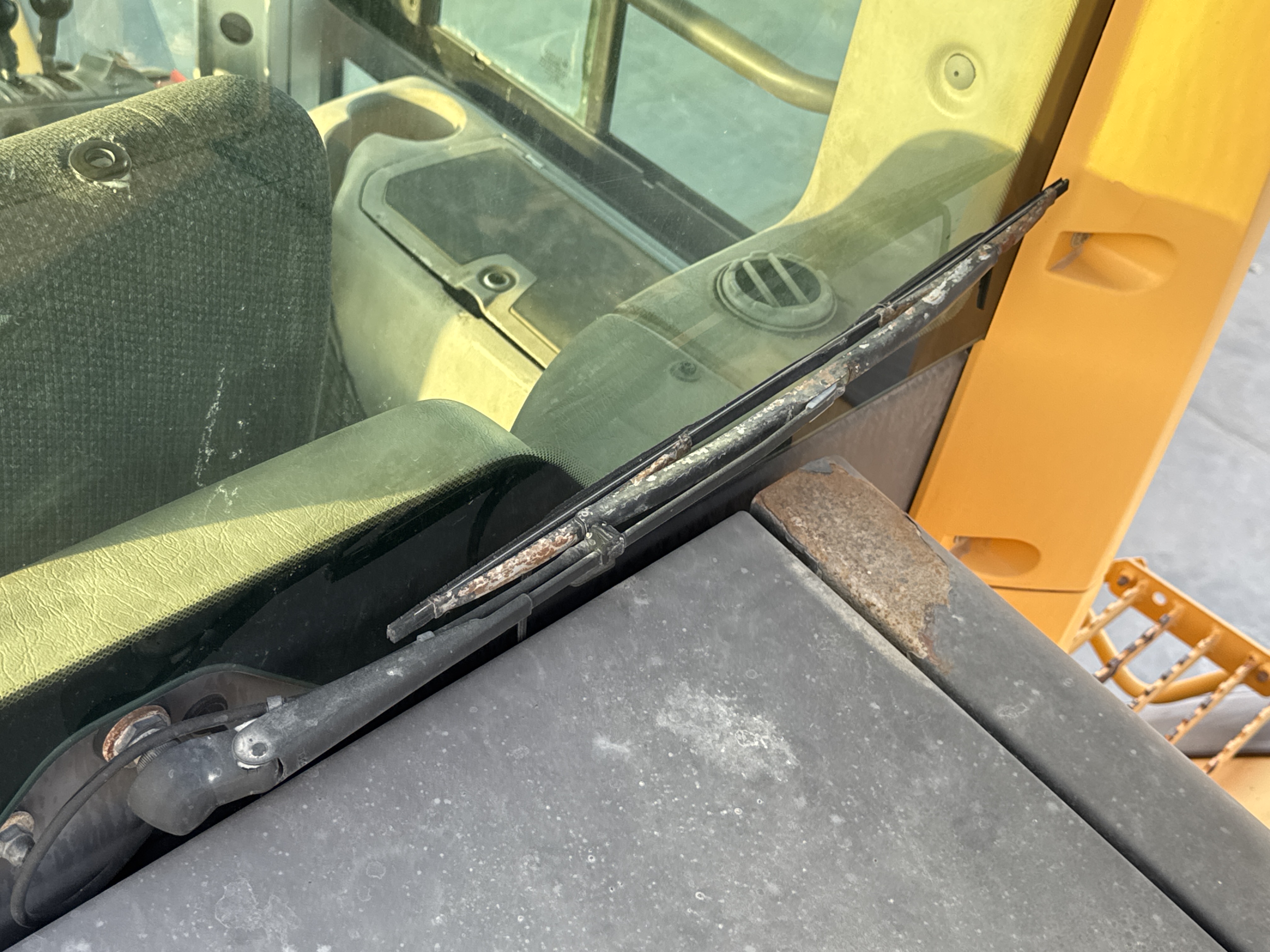 WHL-004-Volvo-L120F-Wheel-loaders-inspection-Electronic-Wipers-2