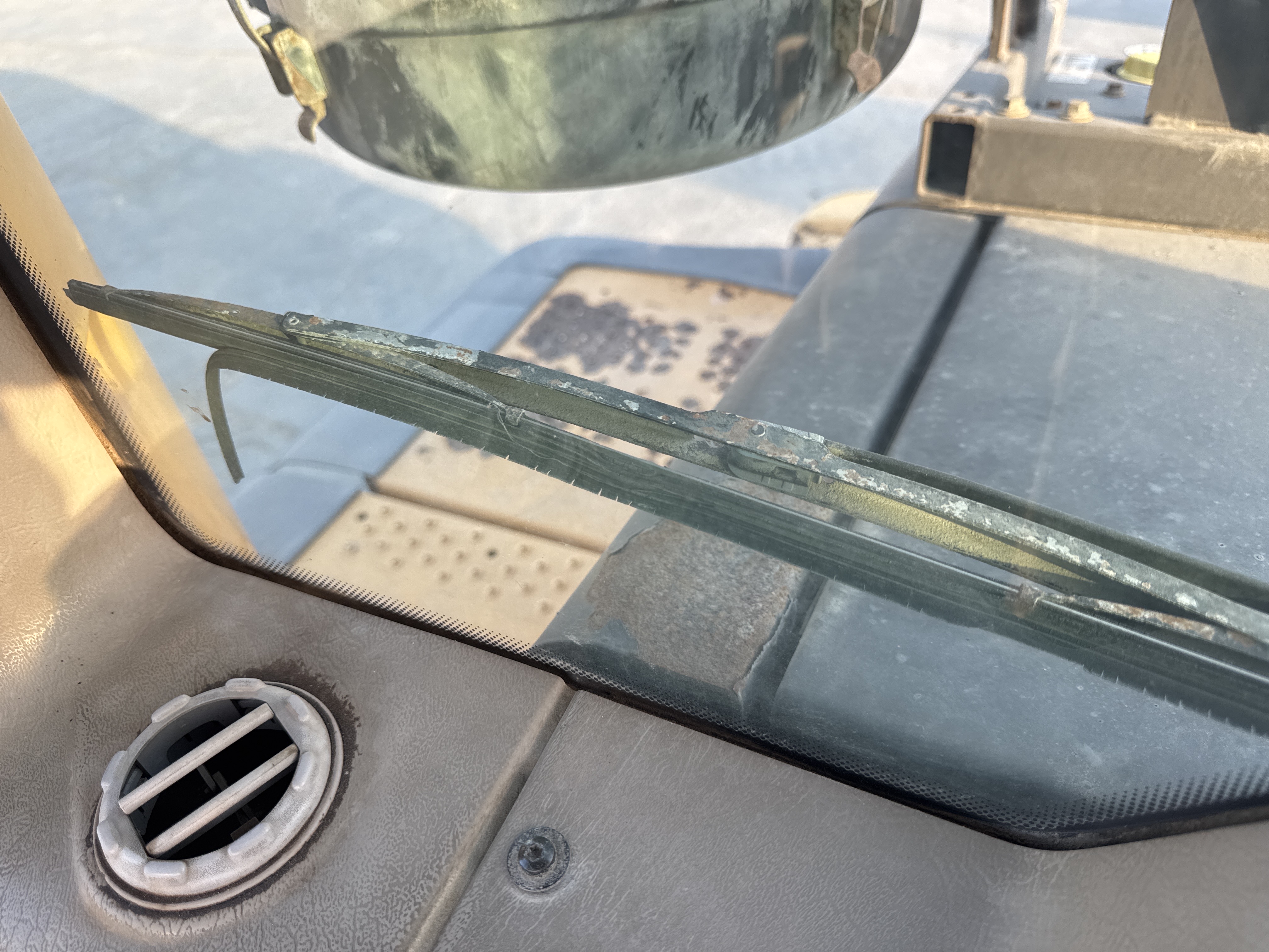 WHL-004-Volvo-L120F-Wheel-loaders-inspection-Electronic-Wipers-3