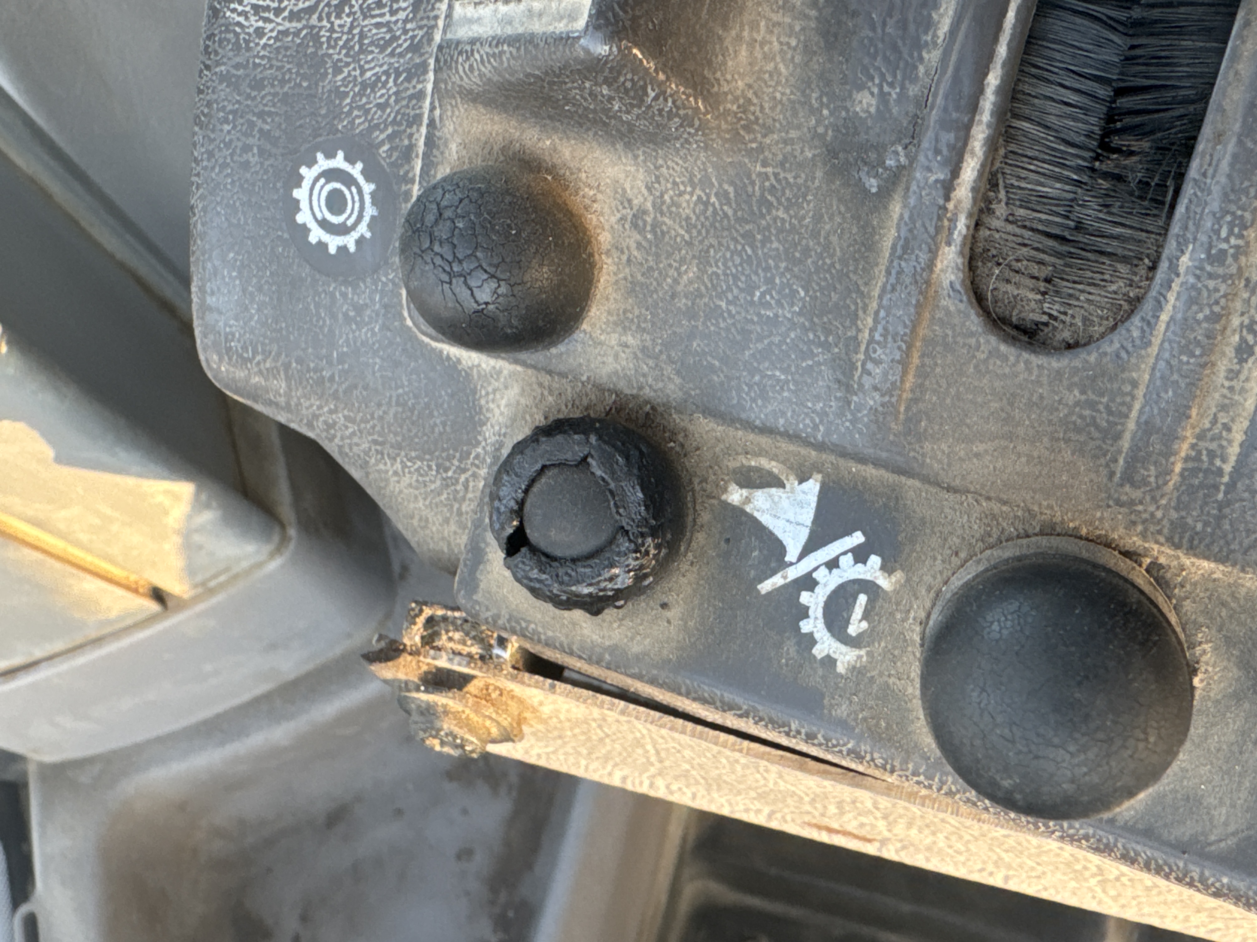 WHL-004-Volvo-L120F-Wheel-loaders-inspection-Cabin-Electronic-instrument-board-4