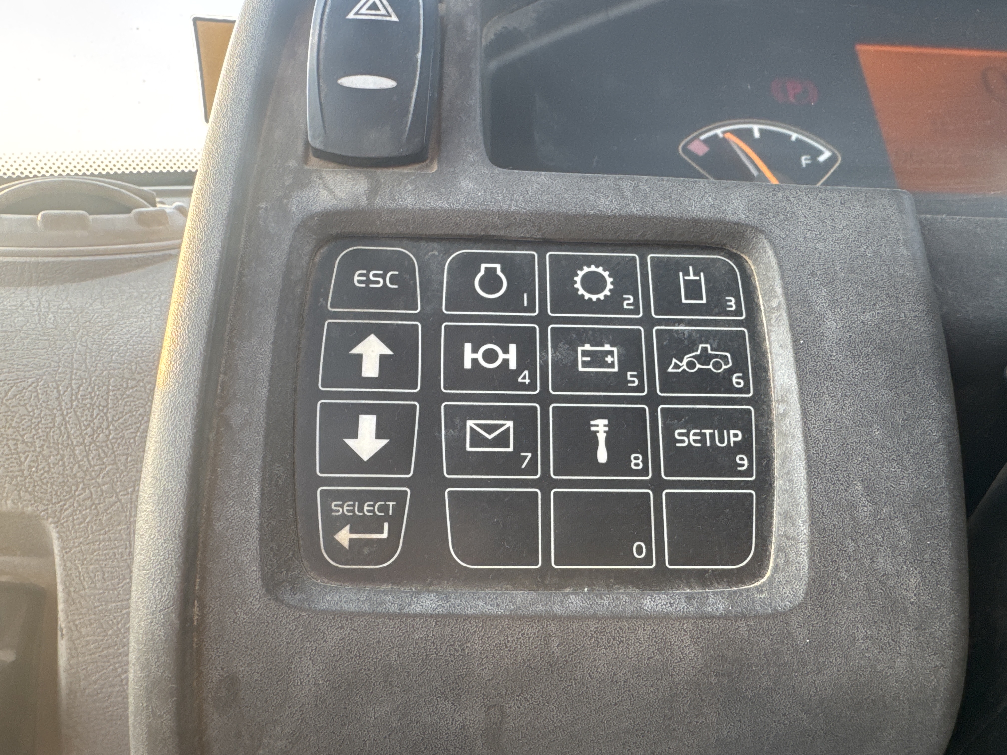 WHL-004-Volvo-L120F-Wheel-loaders-inspection-Cabin-Instrument-cluster-2