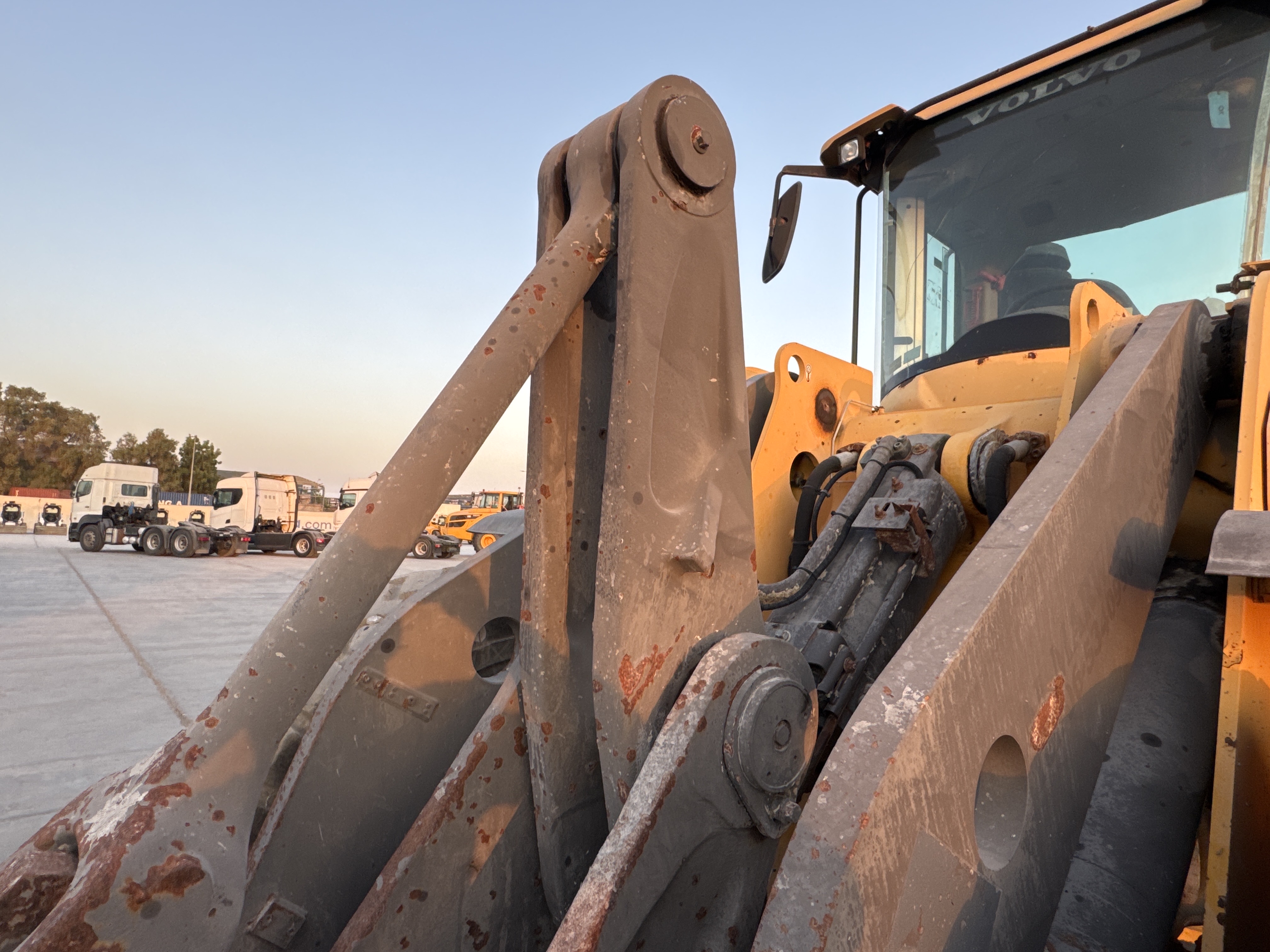 WHL-004-Volvo-L120F-Wheel-loaders-inspection-Structure-Bell-crank-2