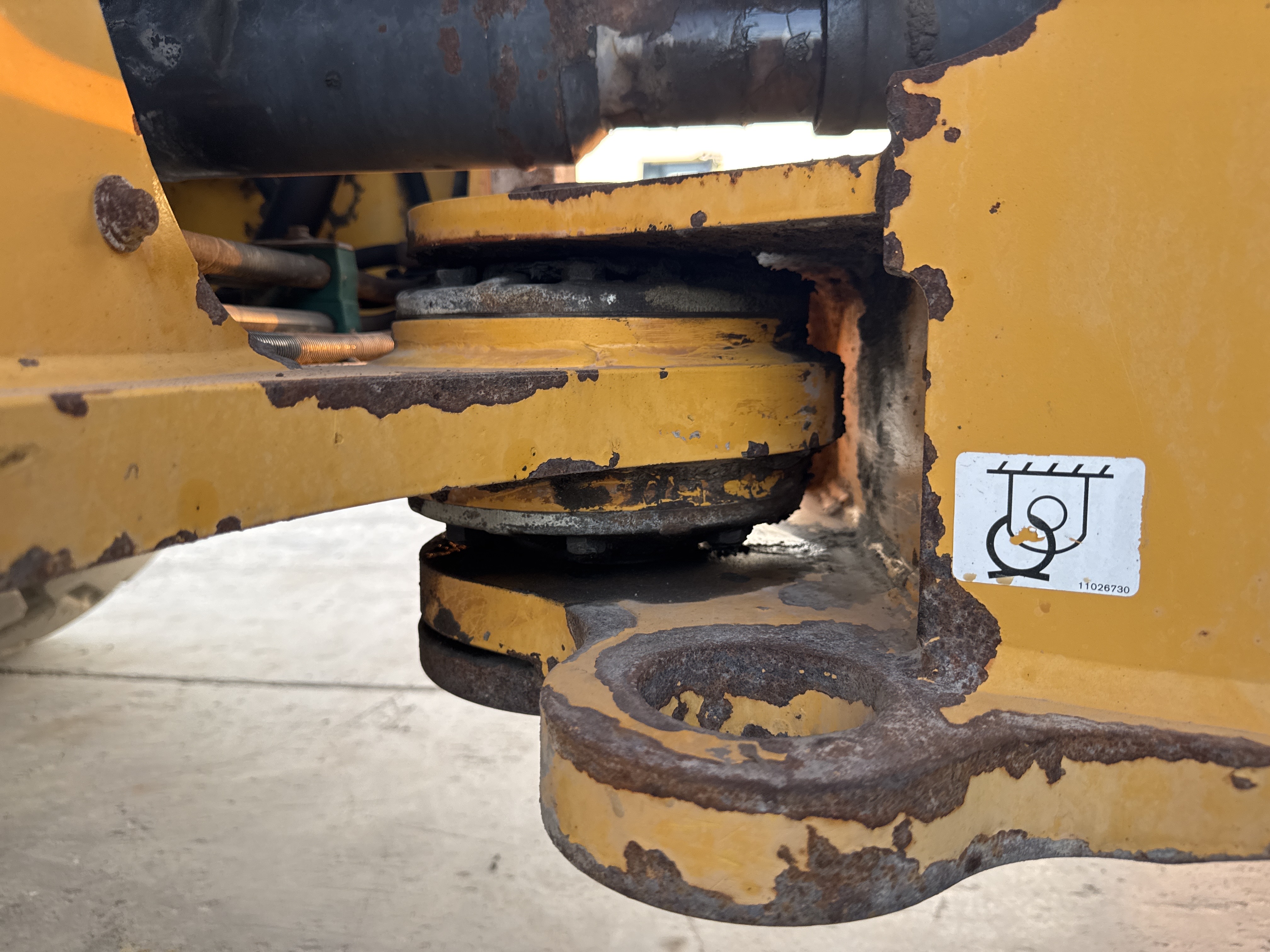 WHL-004-Volvo-L120F-Wheel-loaders-inspection-Structure-Articulated-joint-2