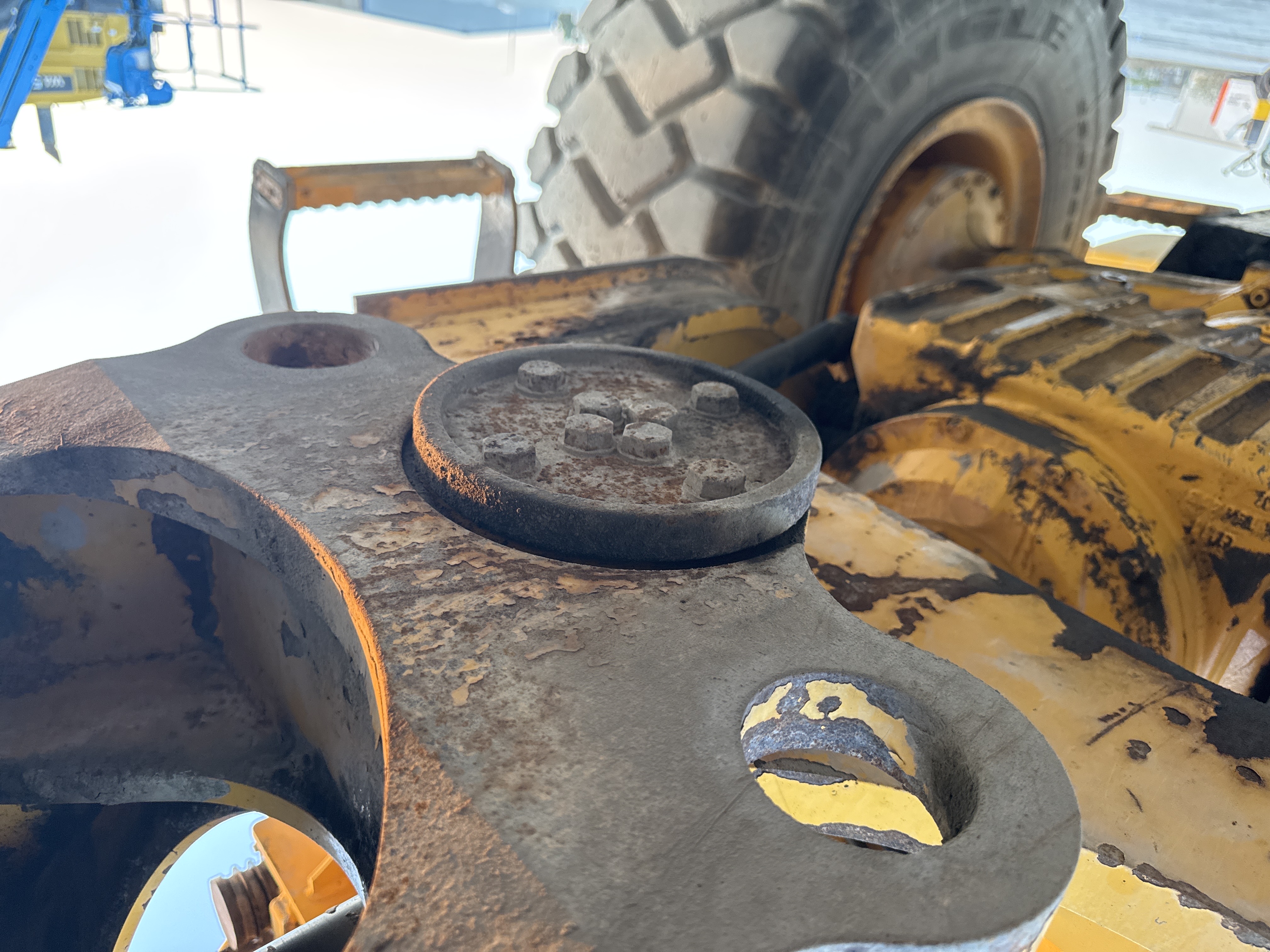 WHL-004-Volvo-L120F-Wheel-loaders-inspection-Structure-Articulated-joint-2