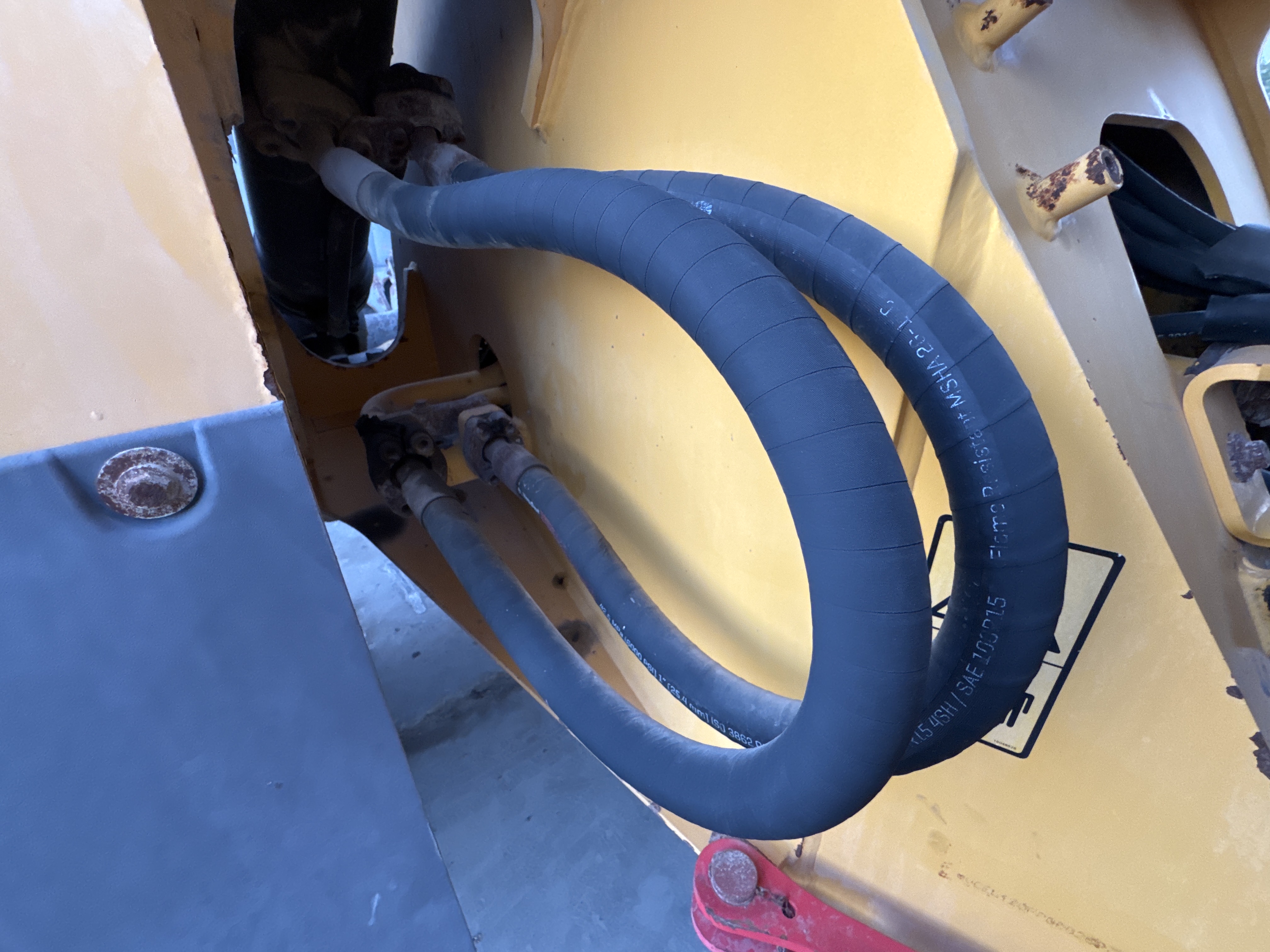 WHL-004-Volvo-L120F-Wheel-loaders-inspection-Hydraulics-Hydraulic-hoses-and-lines-2