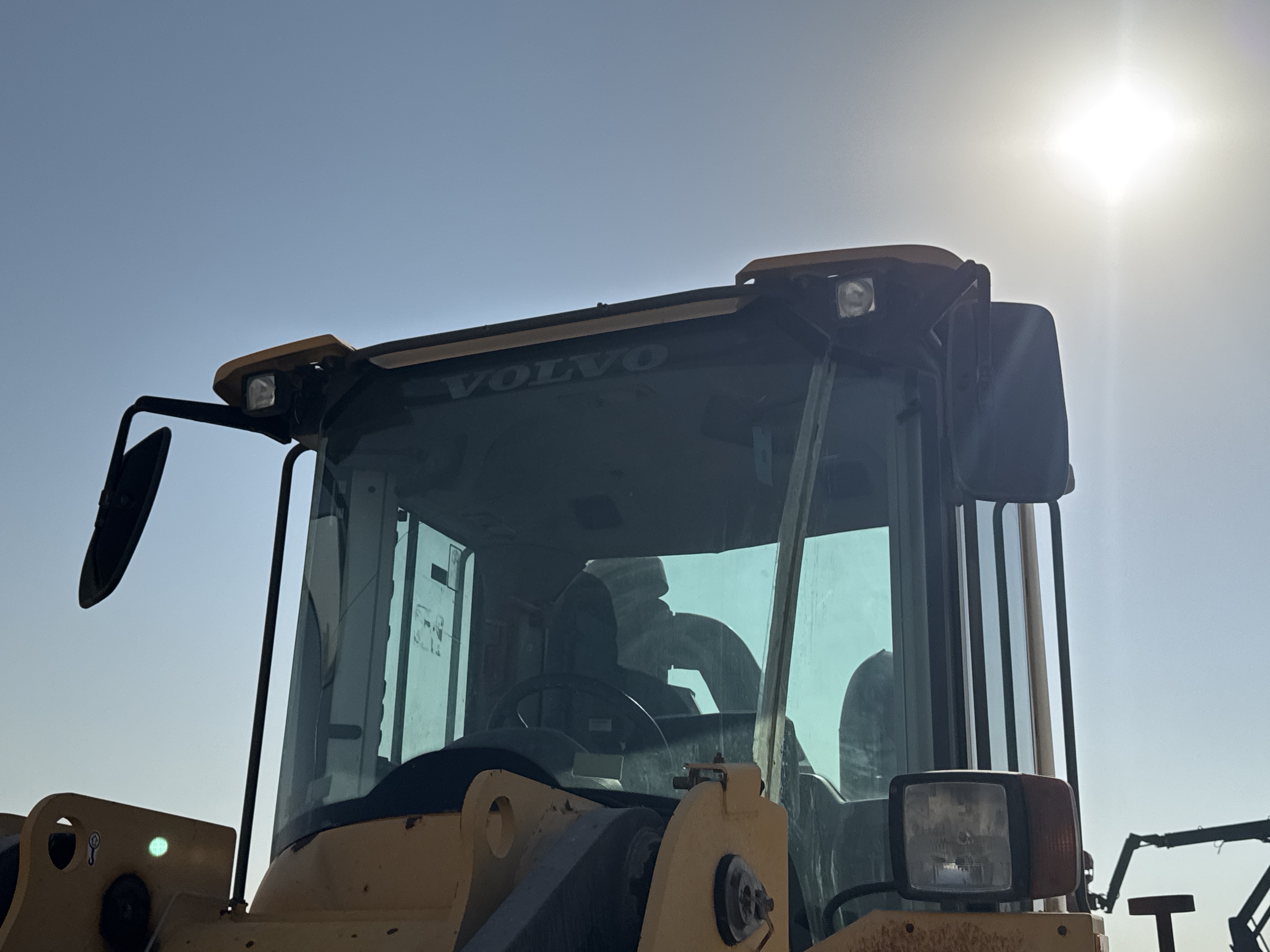 WHL-004-Volvo-L120F-Wheel-loaders-inspection-Safety-Glass-2