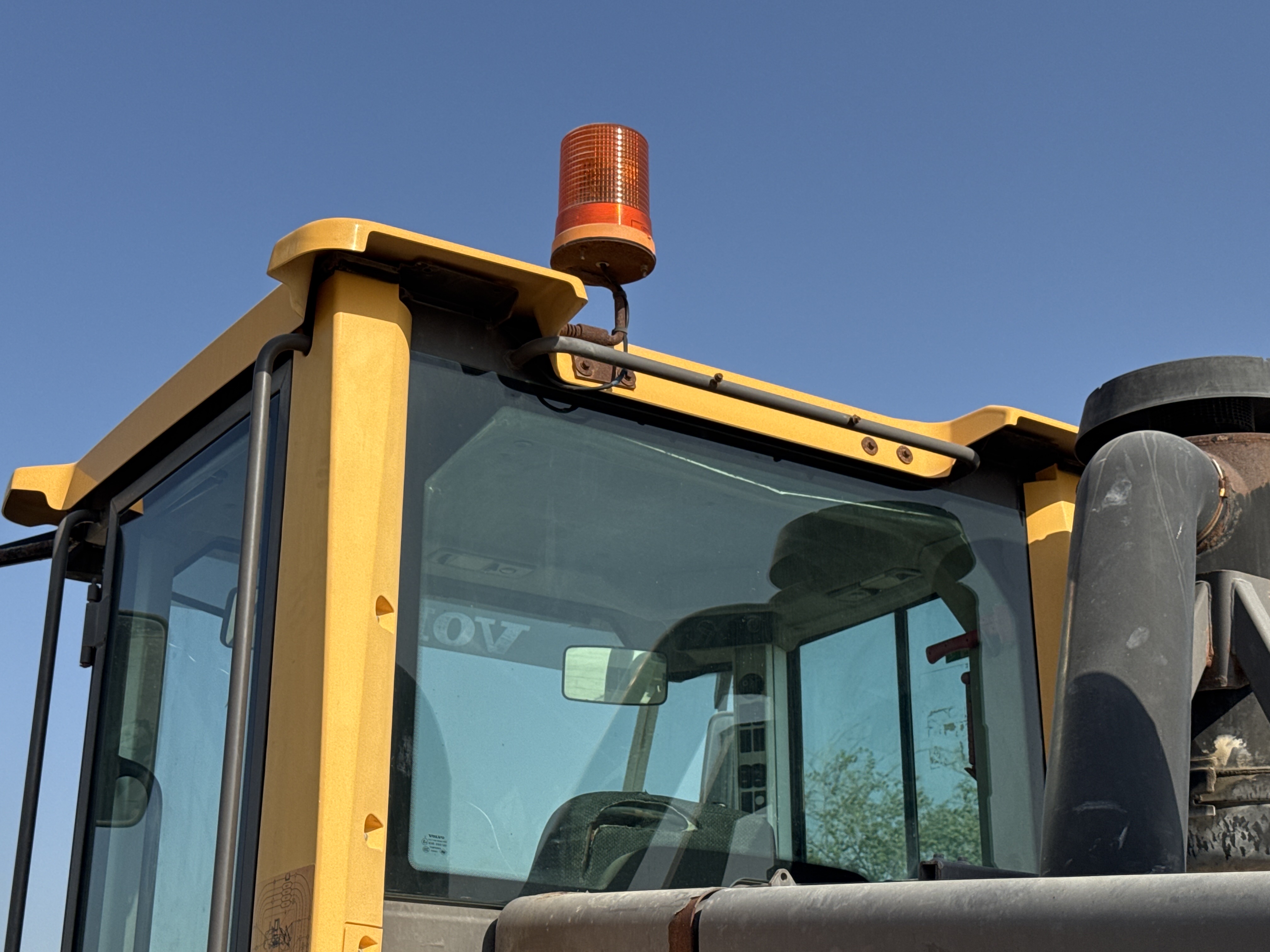 WHL-004-Volvo-L120F-Wheel-loaders-inspection-Safety-Glass-2