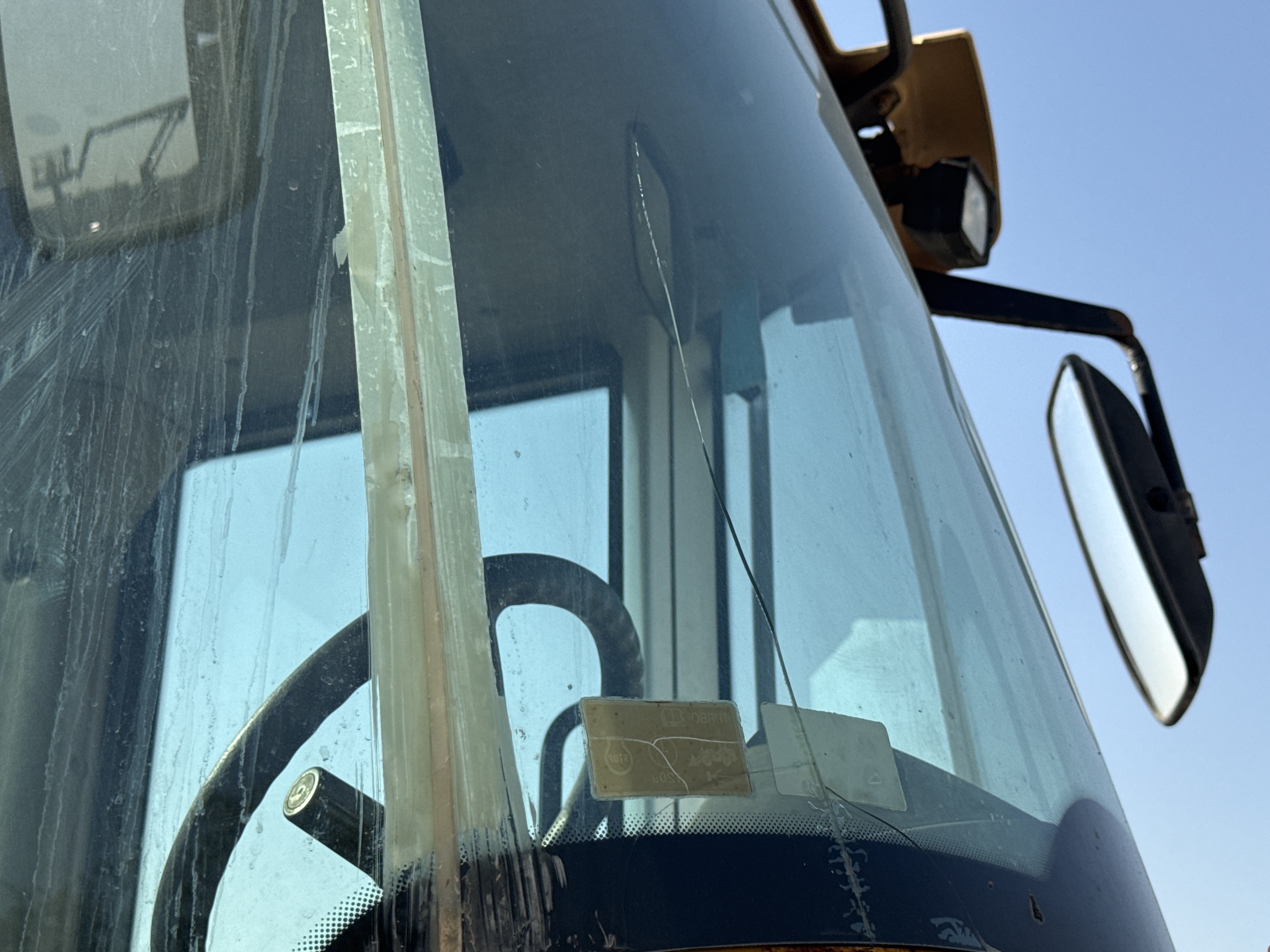 WHL-004-Volvo-L120F-Wheel-loaders-inspection-Safety-Glass-2